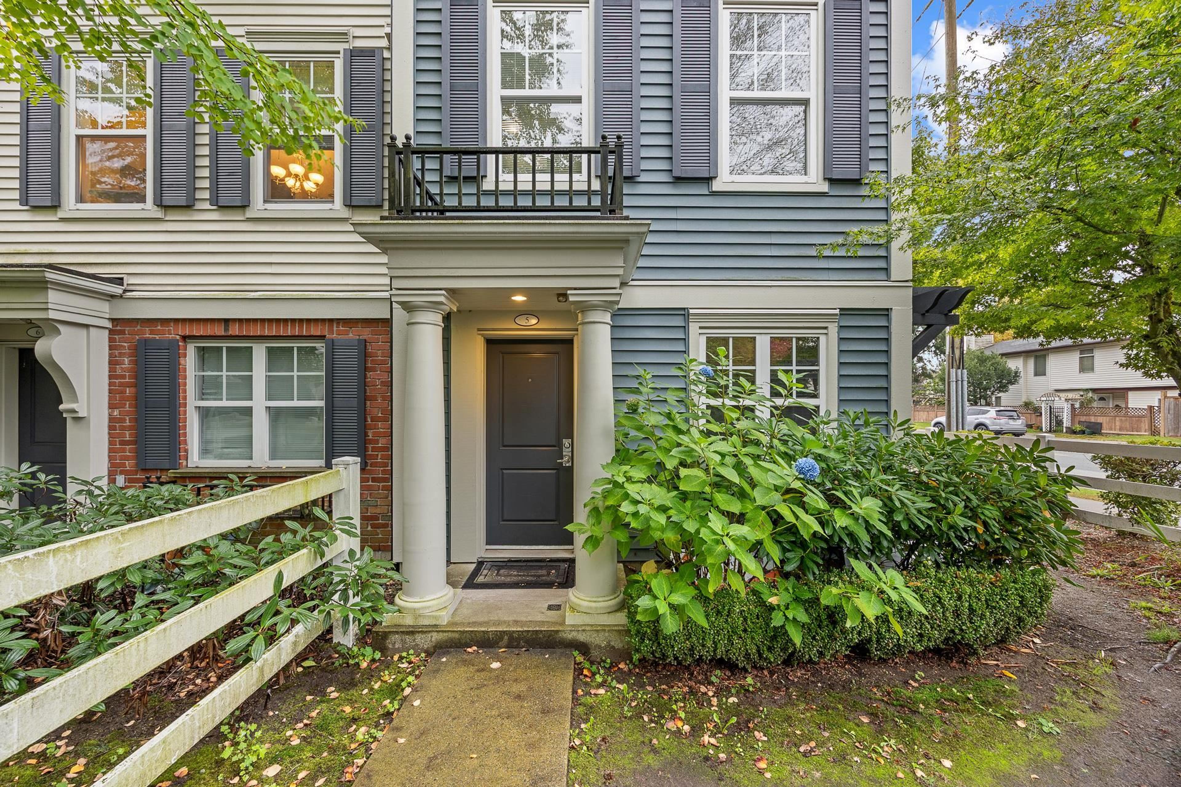 2495 Davies Avenue, Port Coquitlam - Exteriors - Photo 2