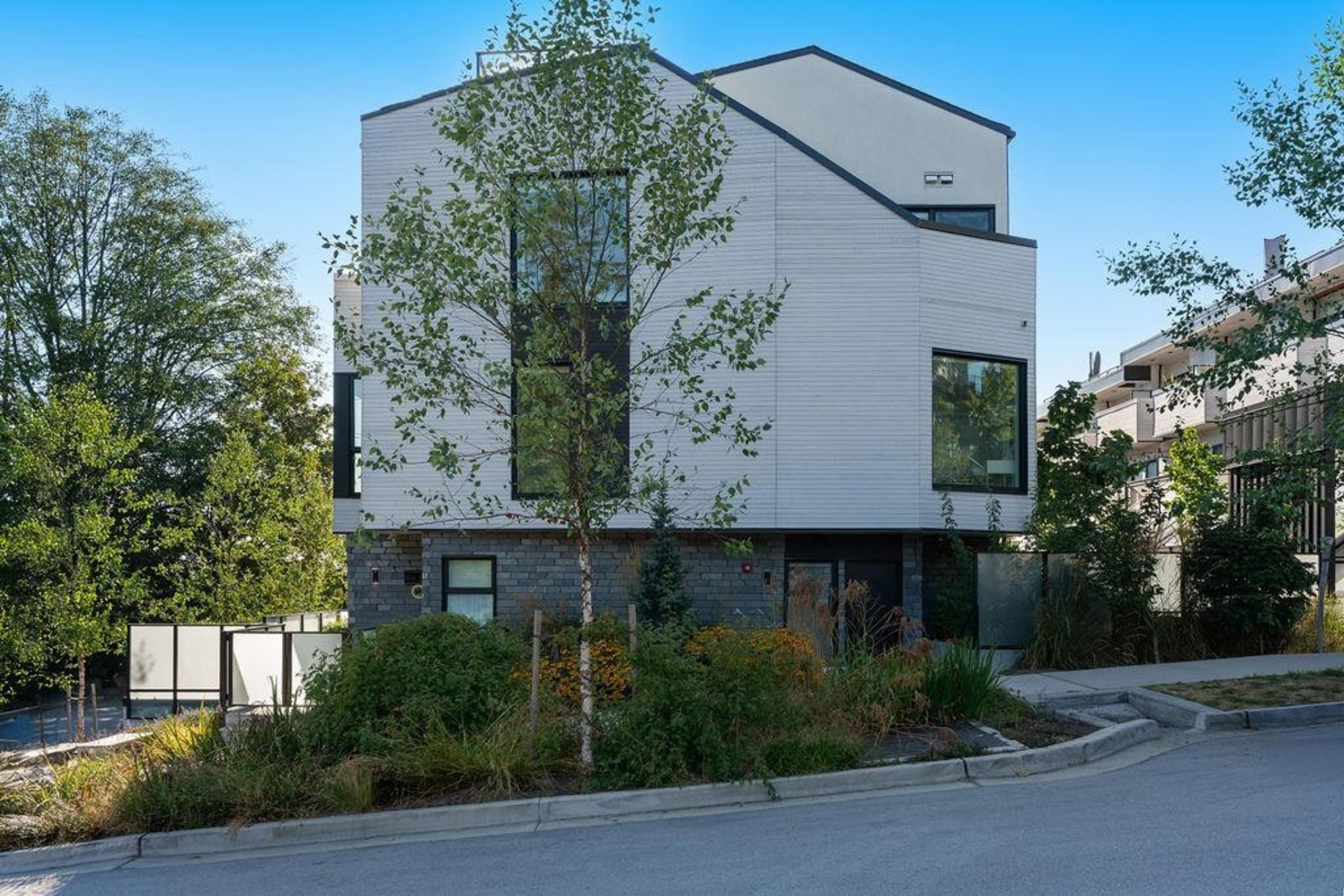 650 E 2nd Street, North Vancouver - Exteriors - Photo 1