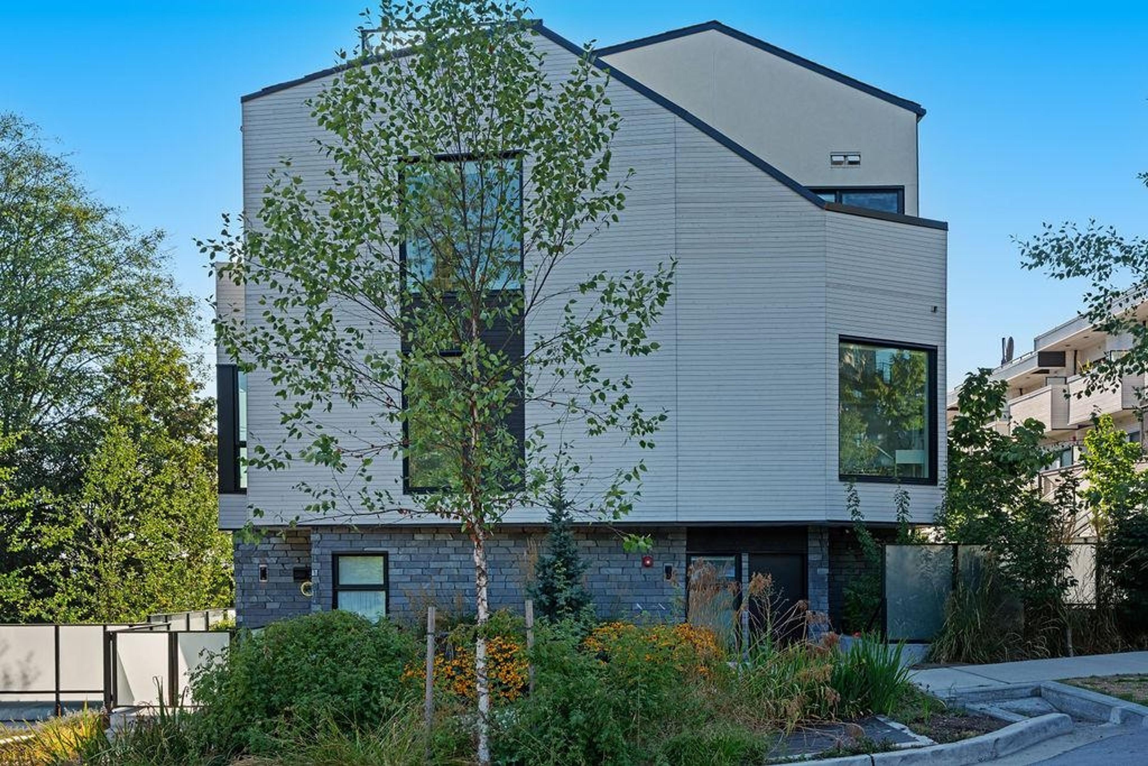 650 E 2nd Street, North Vancouver - Exteriors - Photo 5