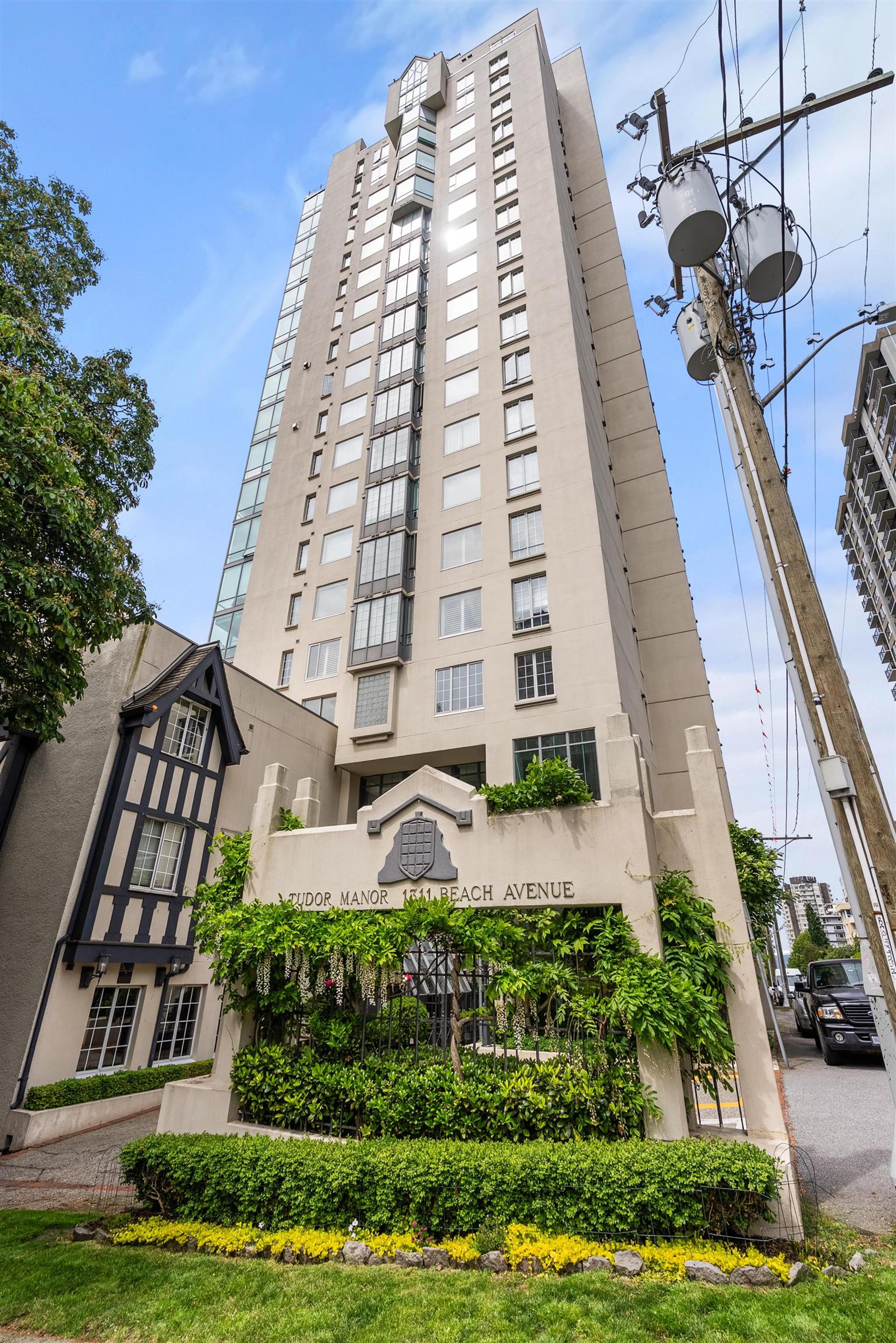 1311 Beach Avenue, Vancouver - Exteriors - Photo 1