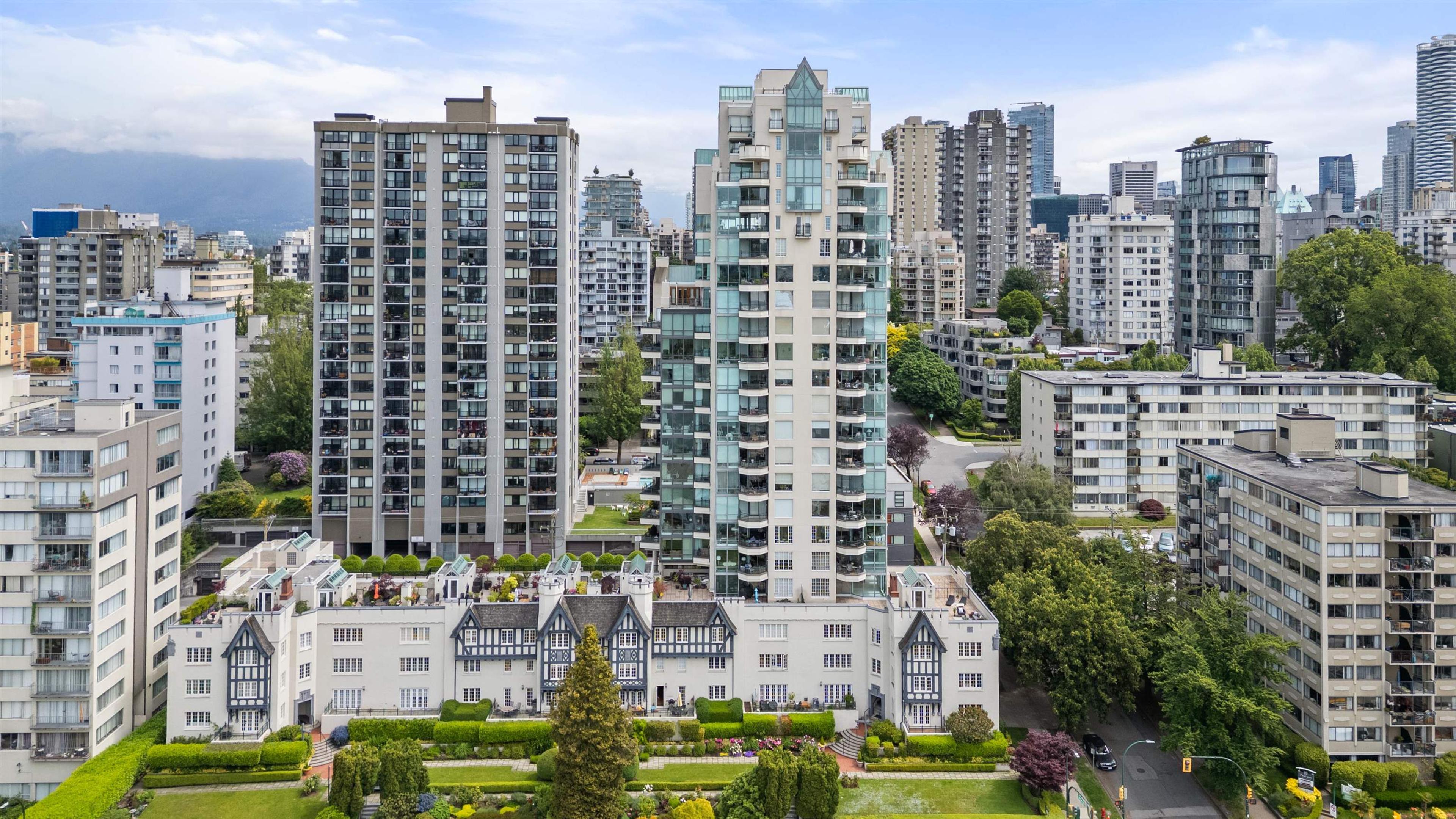 1311 Beach Avenue, Vancouver - Exteriors - Full Complex View - Photo 2