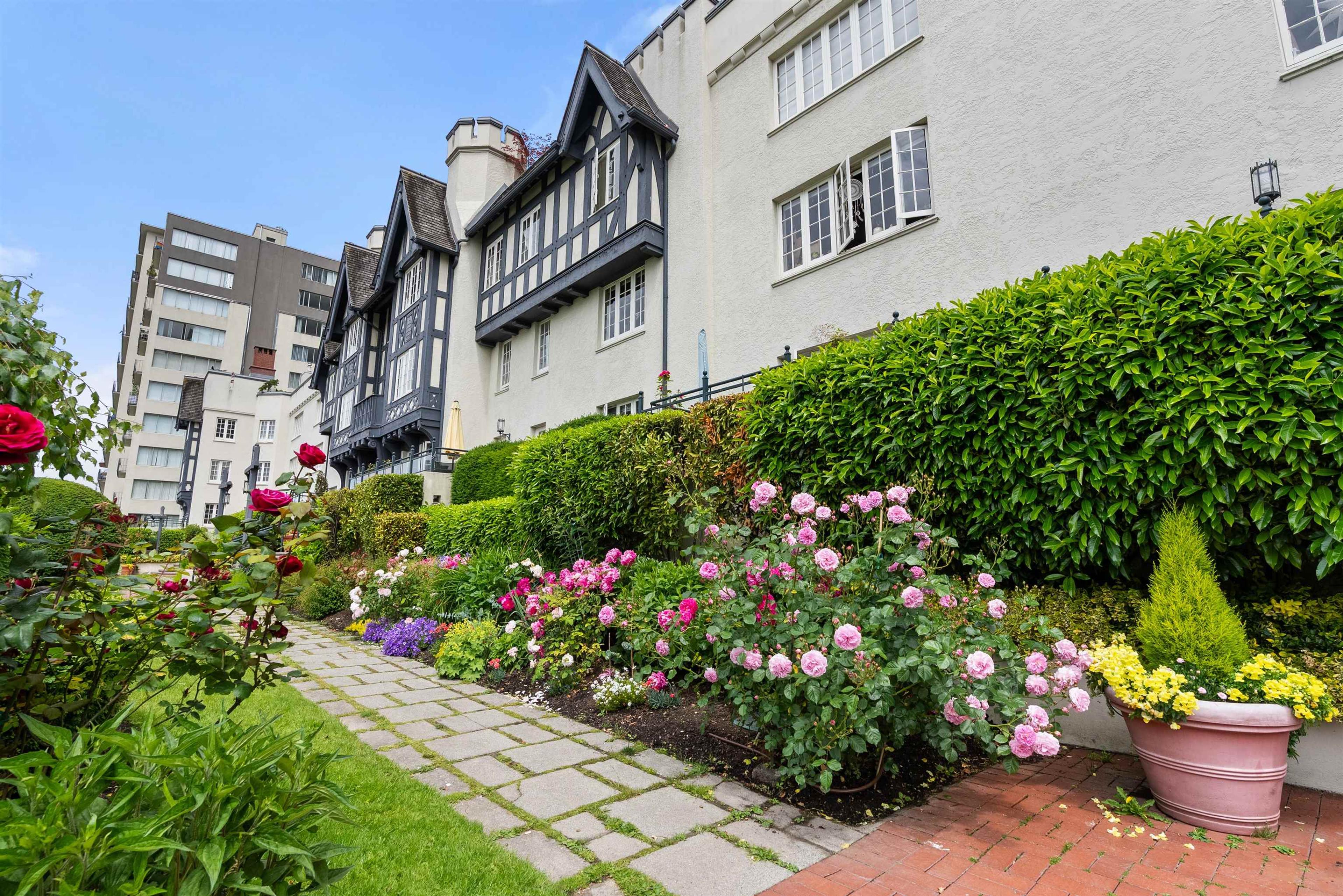 1311 Beach Avenue, Vancouver - Exteriors - Photo 4