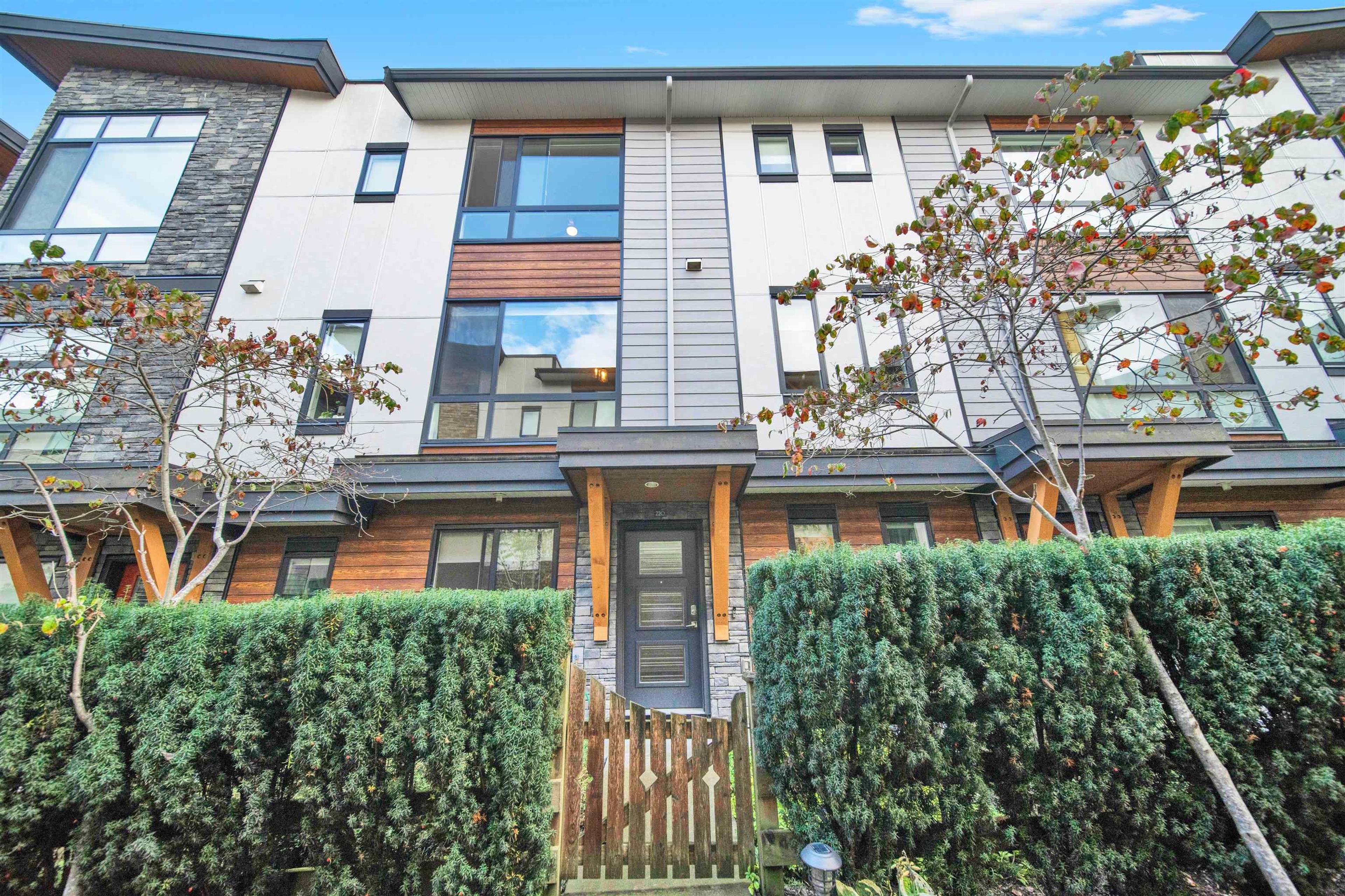 16488 64 Avenue, Surrey - Exteriors - Photo 3