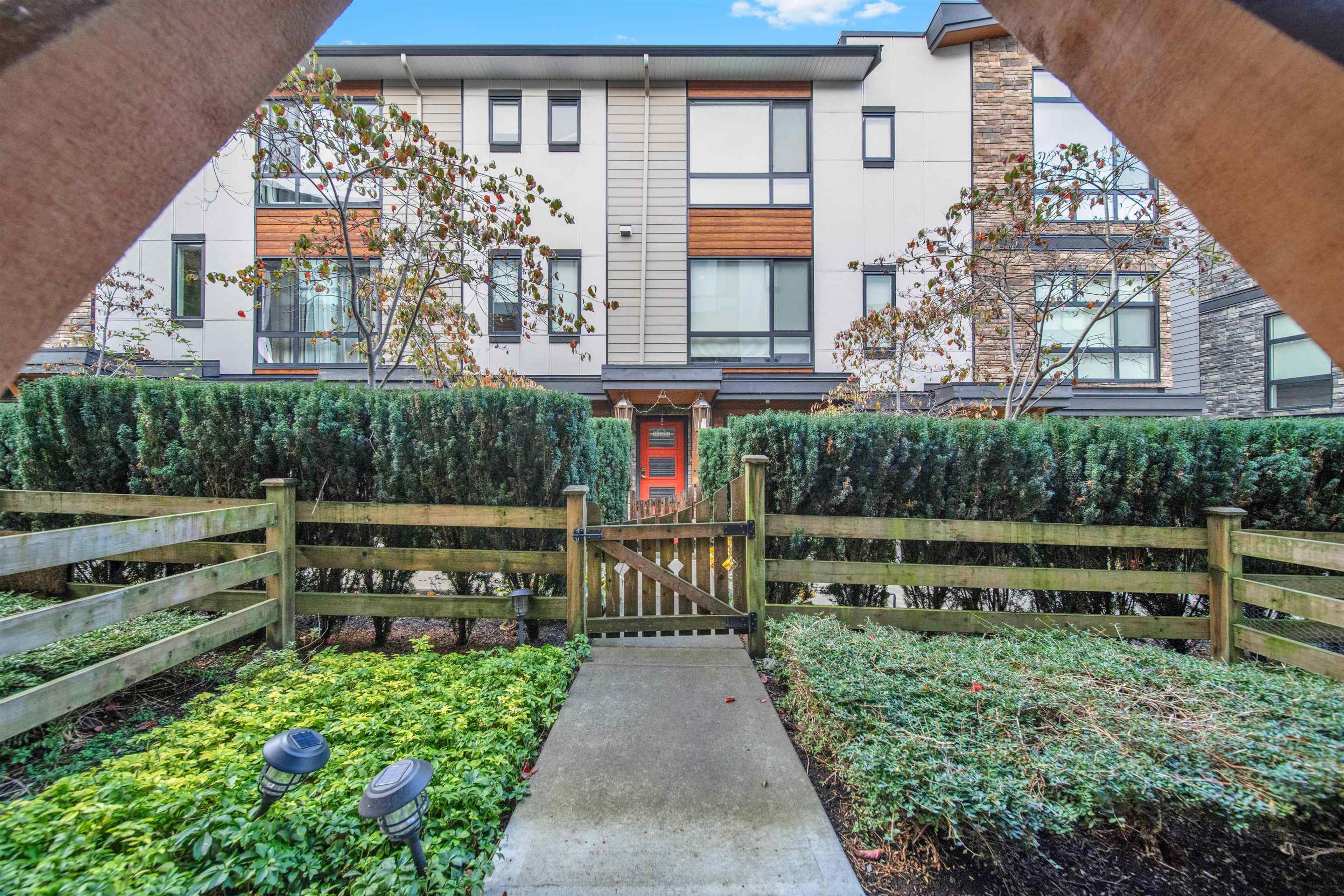 16488 64 Avenue, Surrey - Exteriors - Photo 5