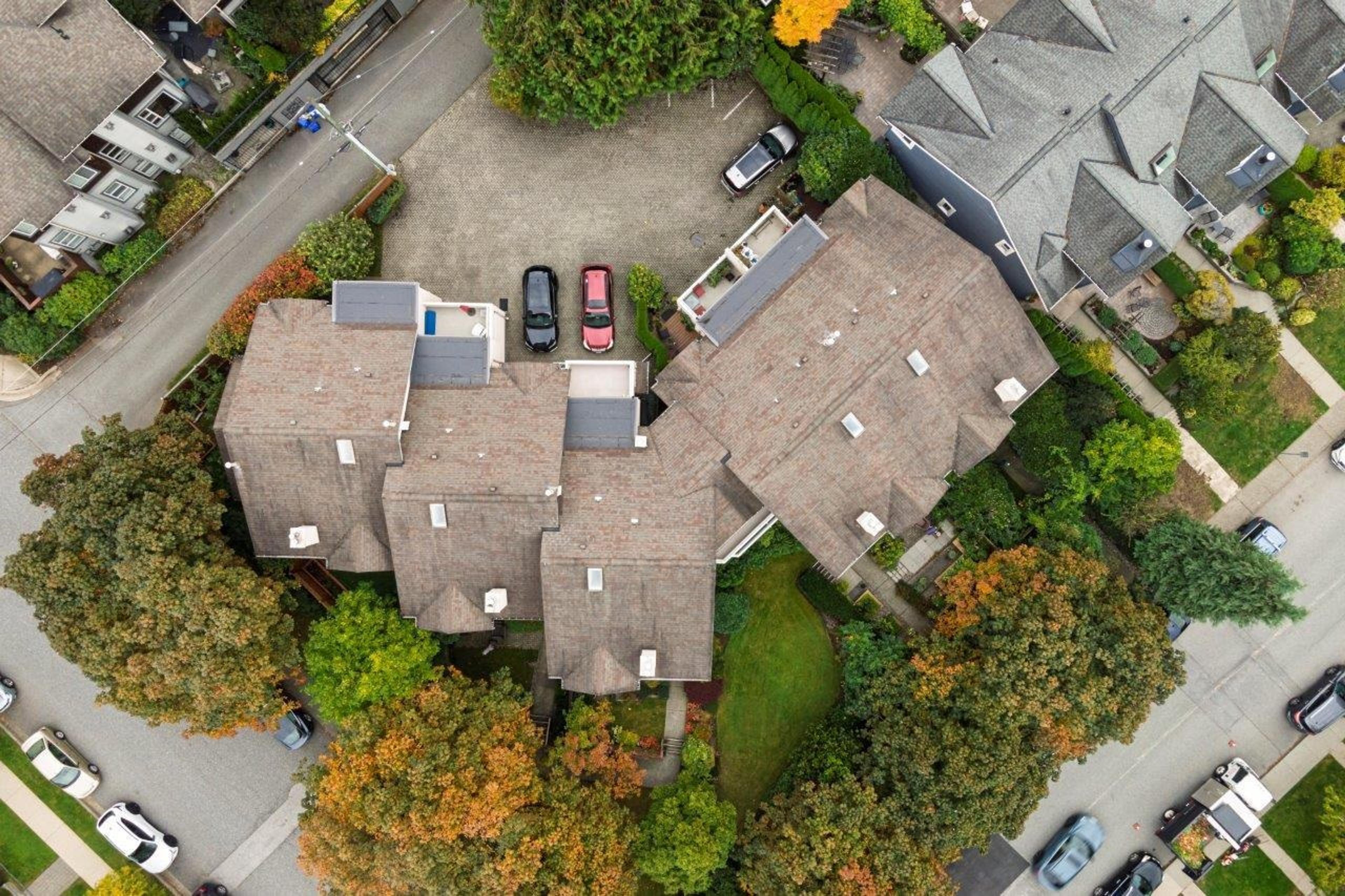 261 W 16th Street, North Vancouver - Exteriors - Full Complex View, Drone/Aerial View - Photo 2