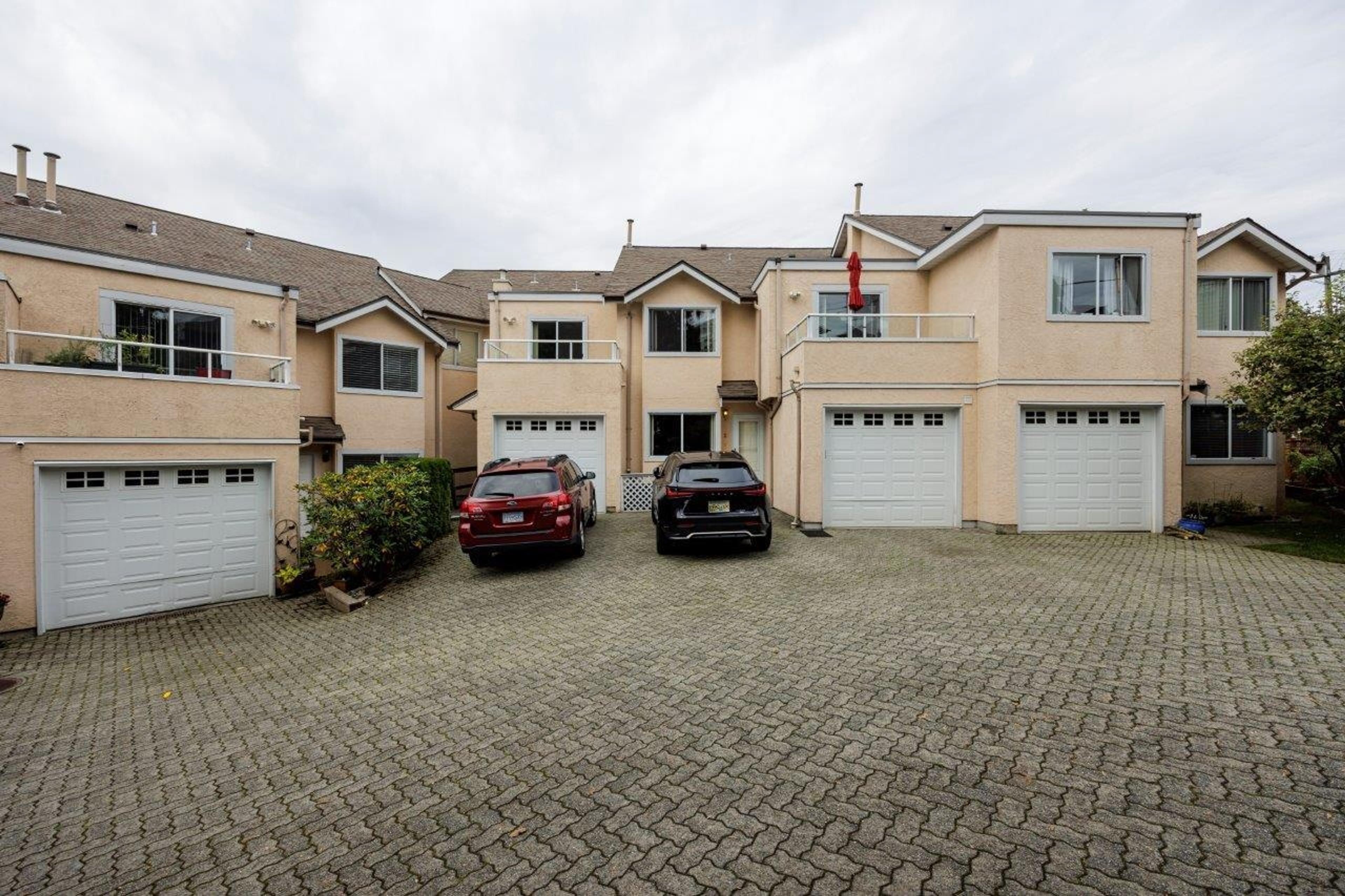 261 W 16th Street, North Vancouver - Exteriors - Full Complex View - Photo 3