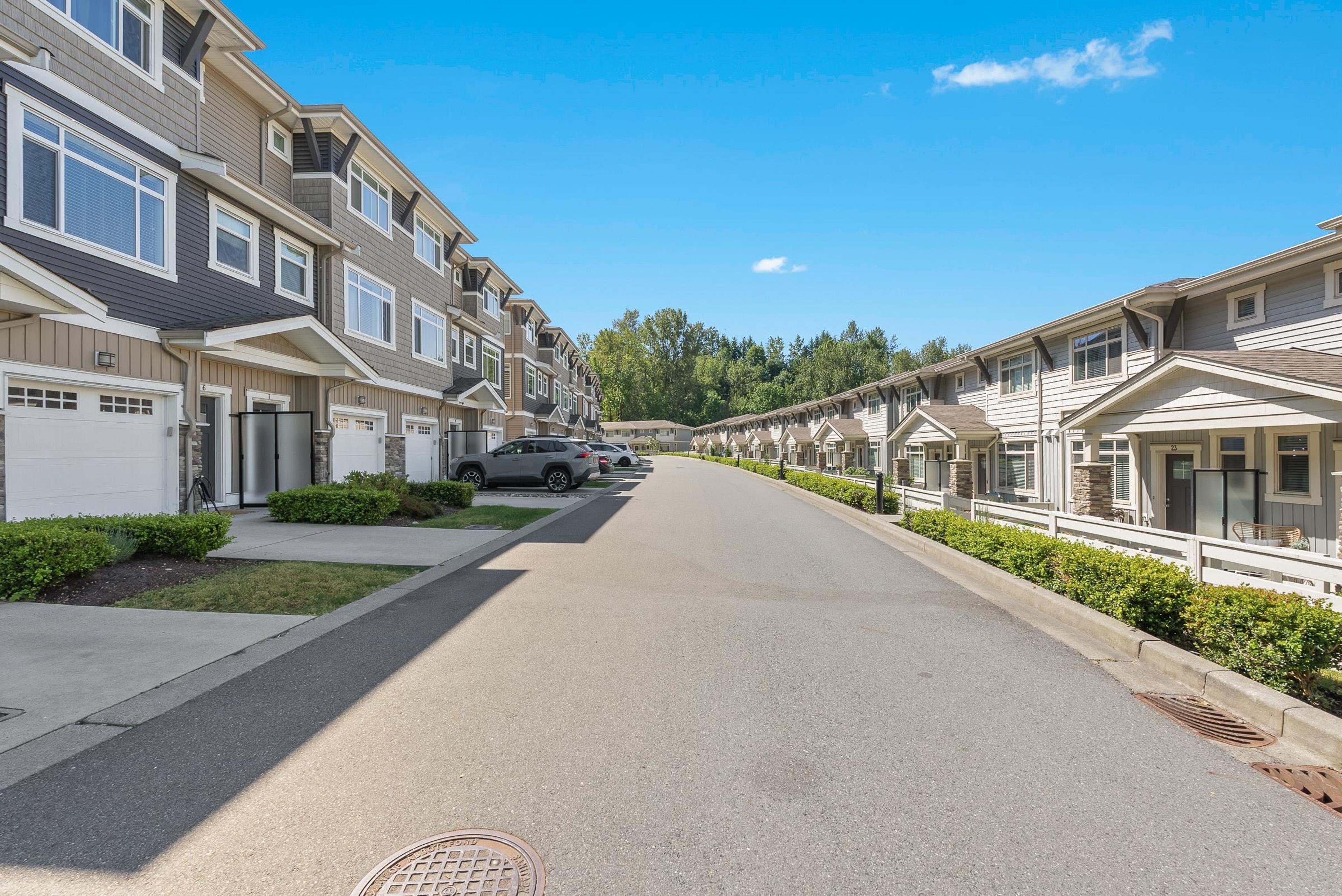 34230 Elmwood Drive, Abbotsford - Exteriors - Full Complex View - Photo 4