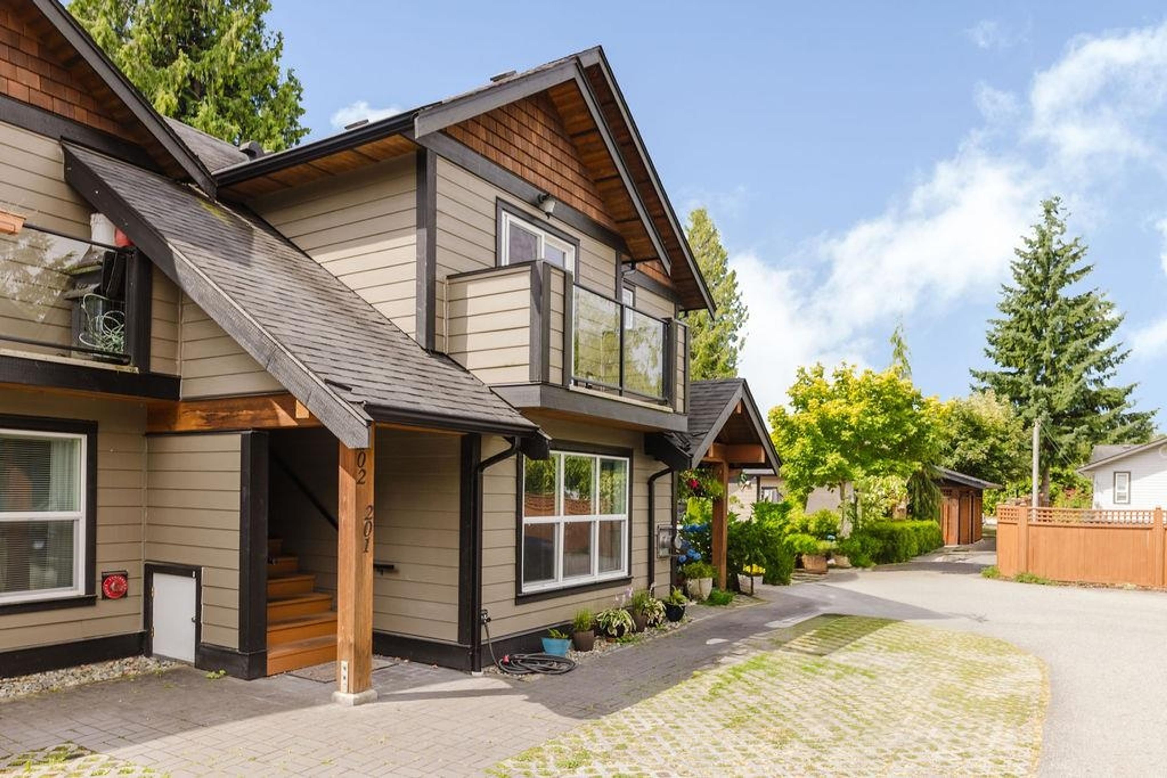 518 Shaw Road, Gibsons - Exteriors - Photo 1