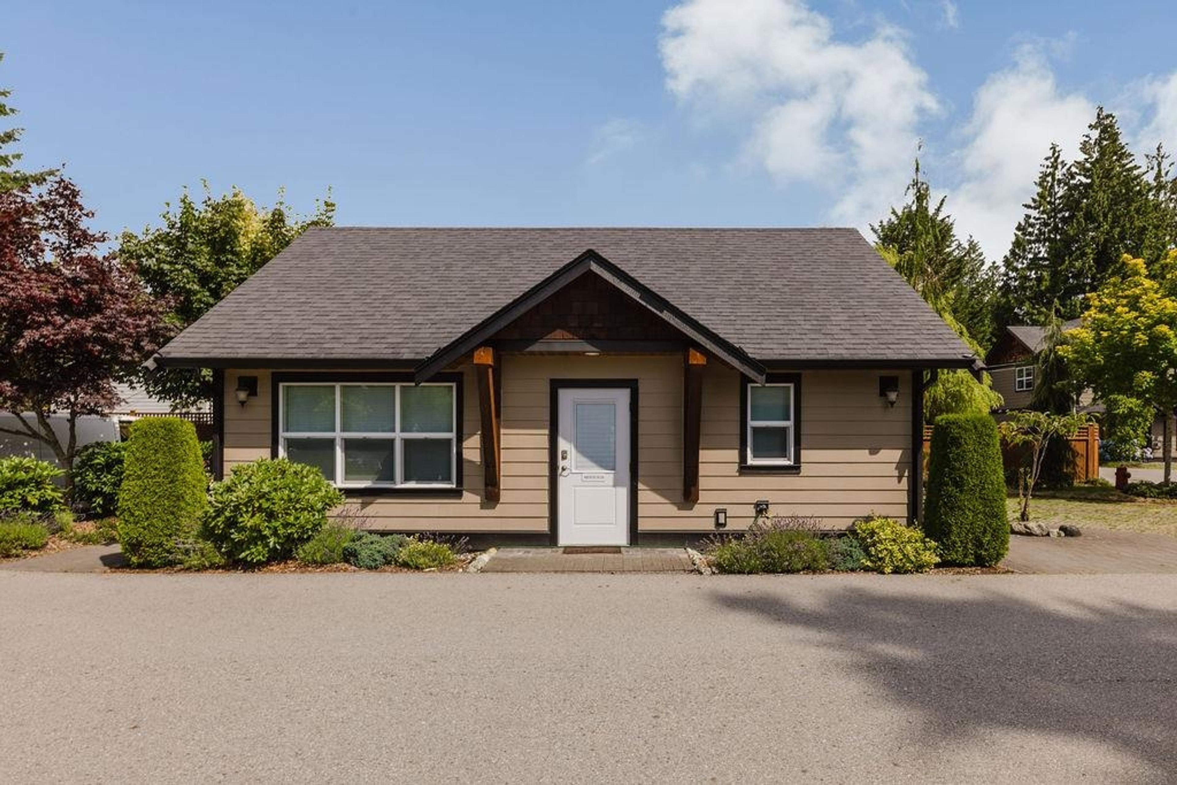 518 Shaw Road, Gibsons - Exteriors - Photo 3