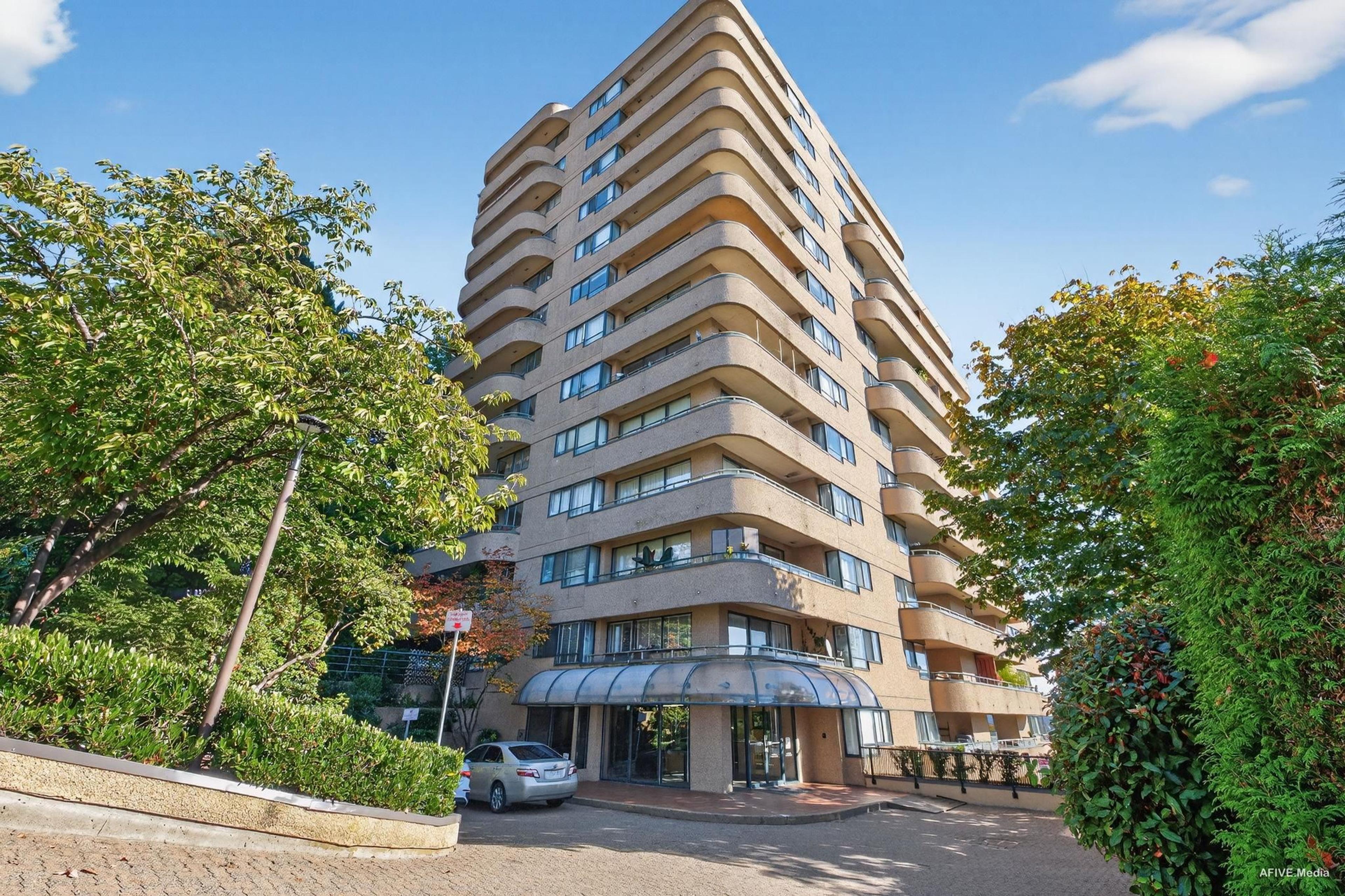 1026 Queens Avenue, New Westminster - Exteriors - Photo 3