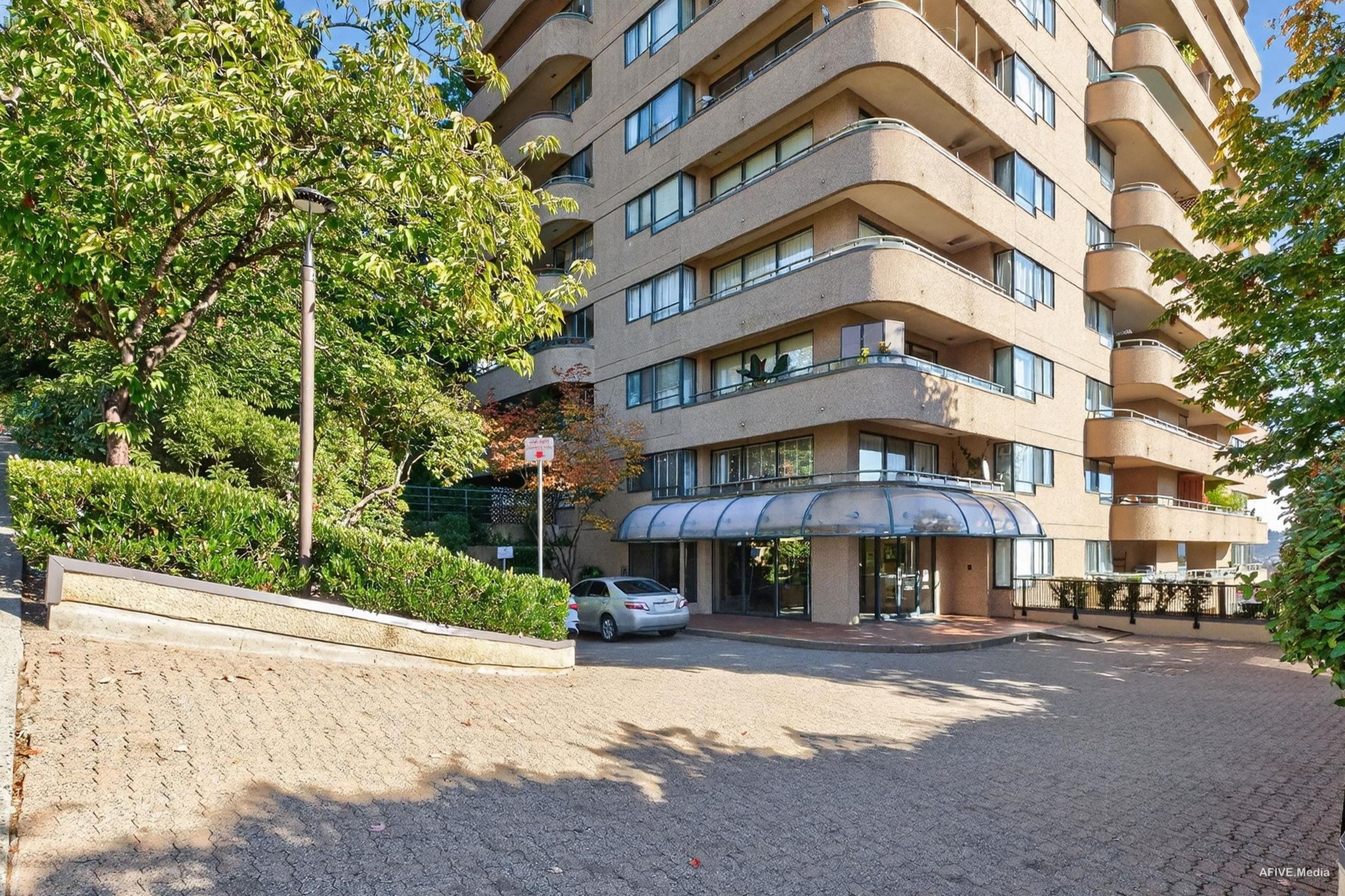 1026 Queens Avenue, New Westminster - Exteriors - Photo 7