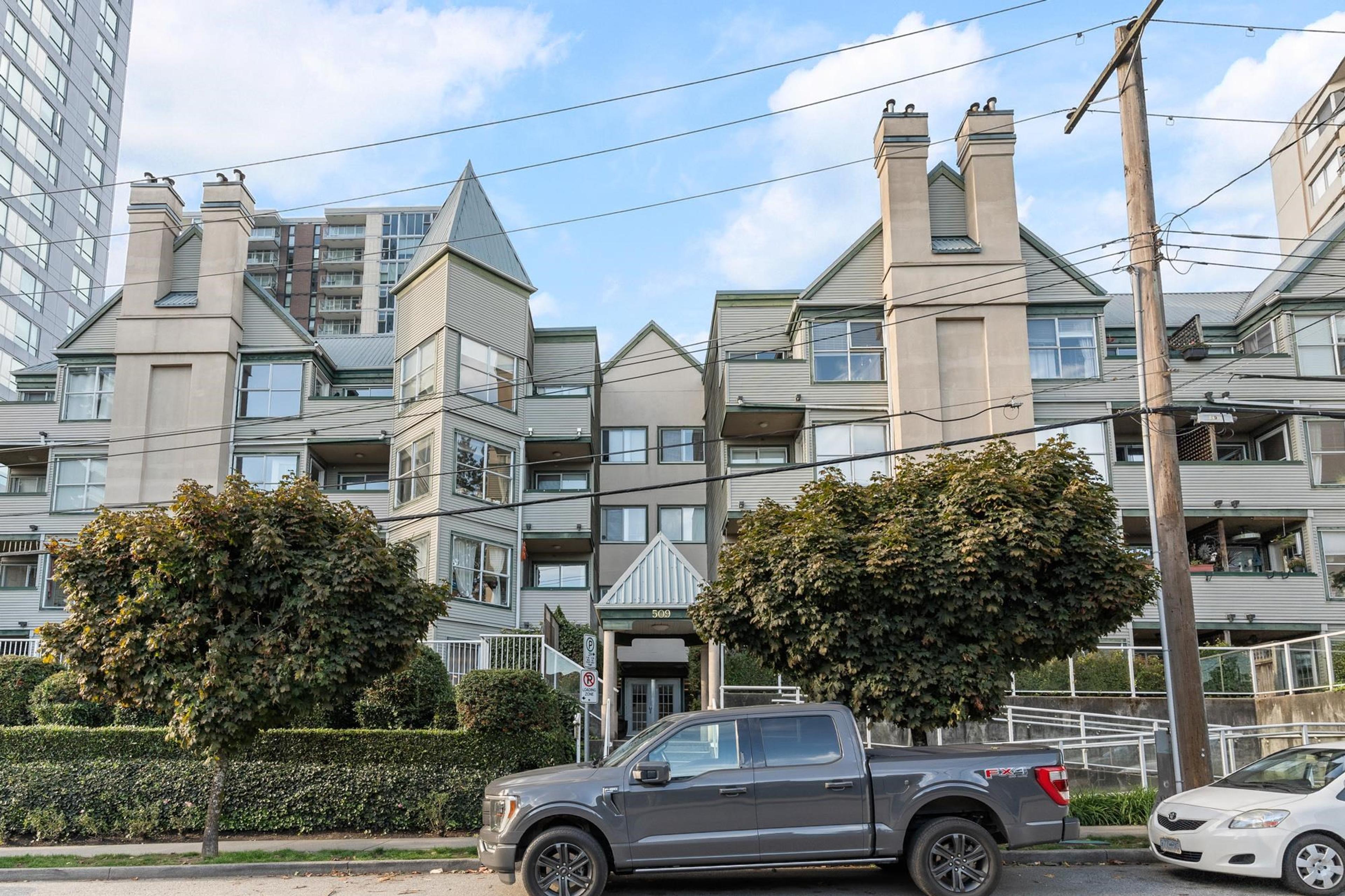 509 Carnarvon Street, New Westminster - Exteriors - Full Complex View - Photo 3