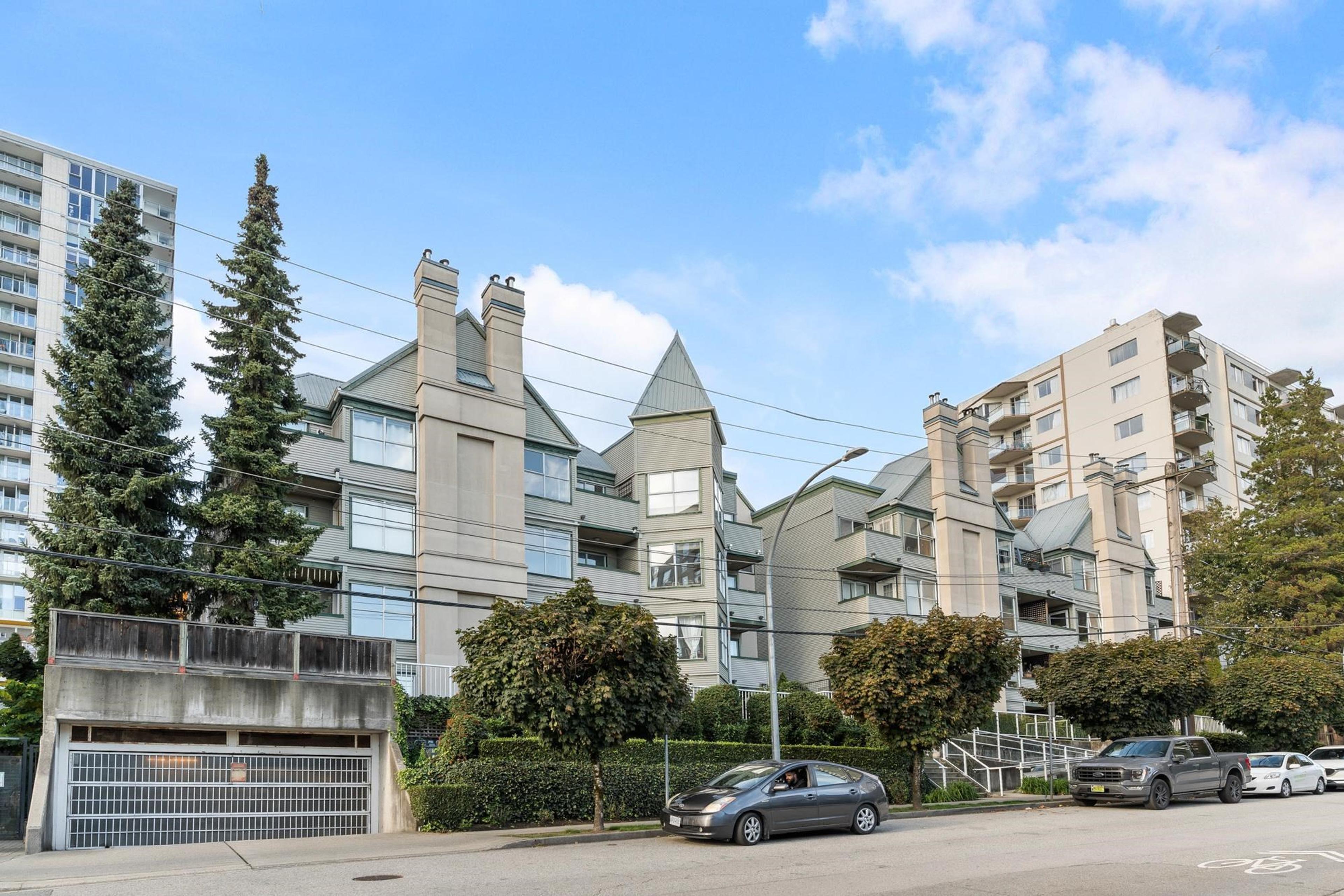 509 Carnarvon Street, New Westminster - Exteriors - Full Complex View - Photo 4