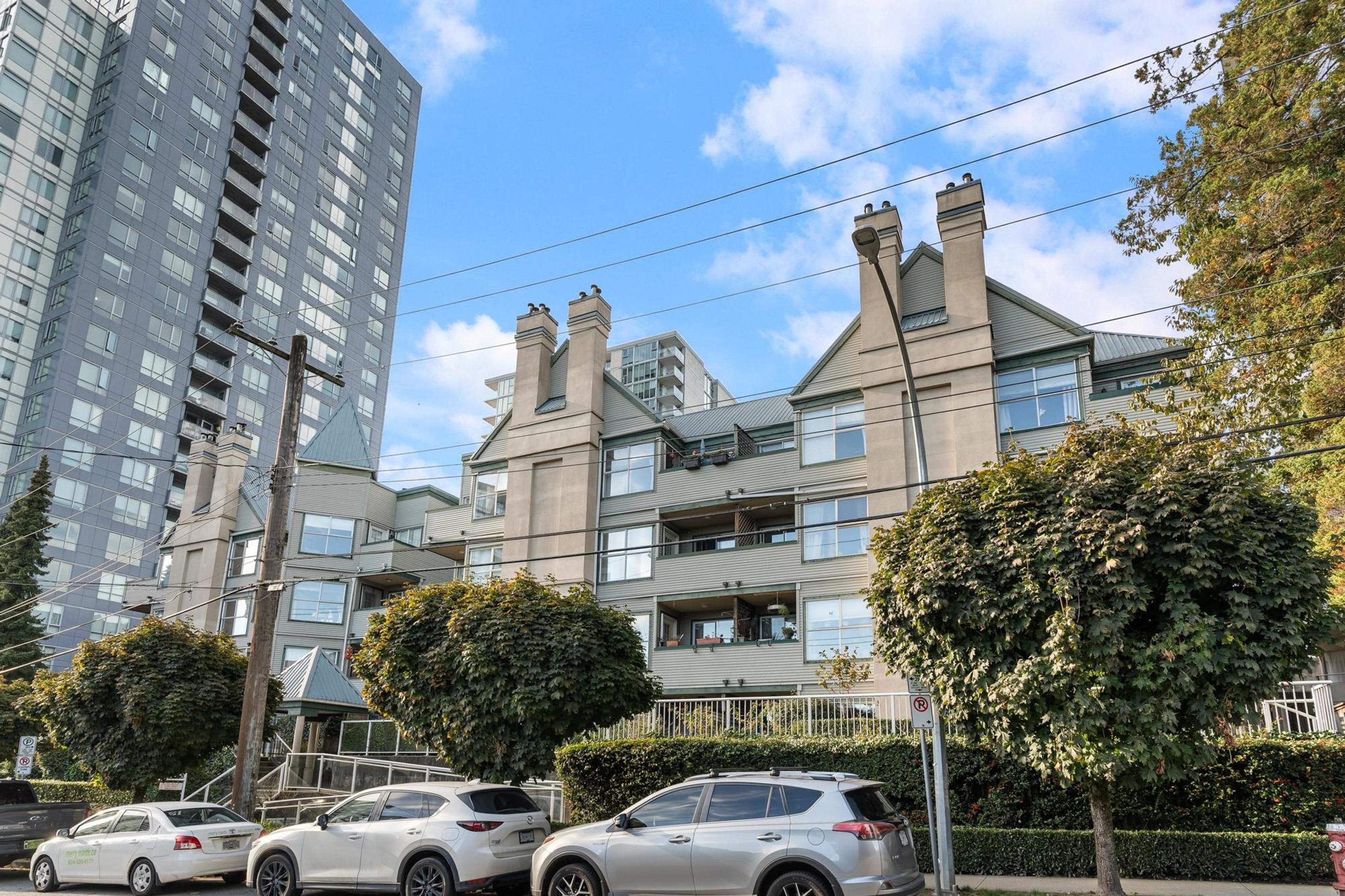 509 Carnarvon Street, New Westminster - Exteriors - Full Complex View - Photo 5