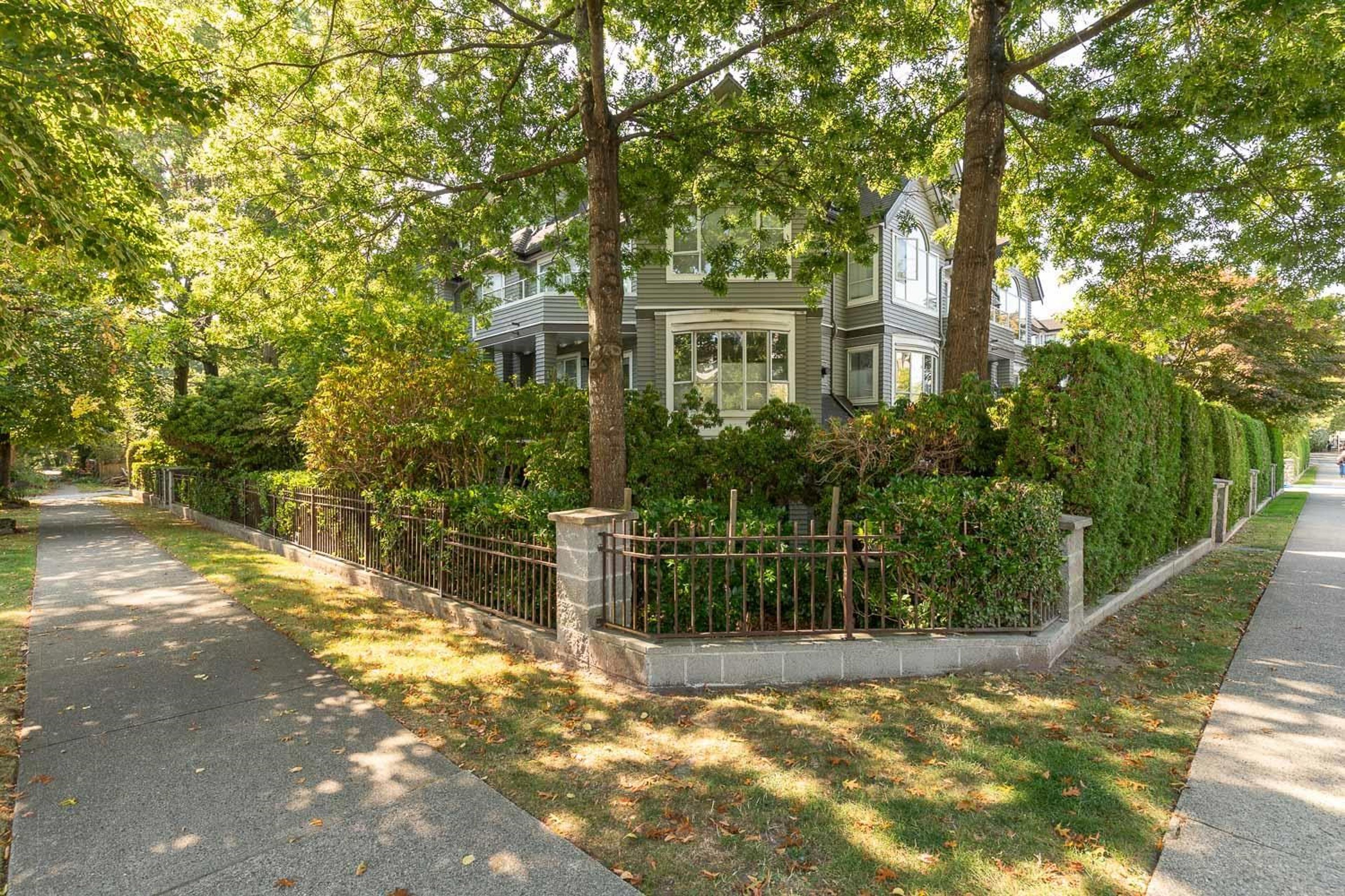 838 W 16th Avenue, Vancouver - Exteriors - Photo 1