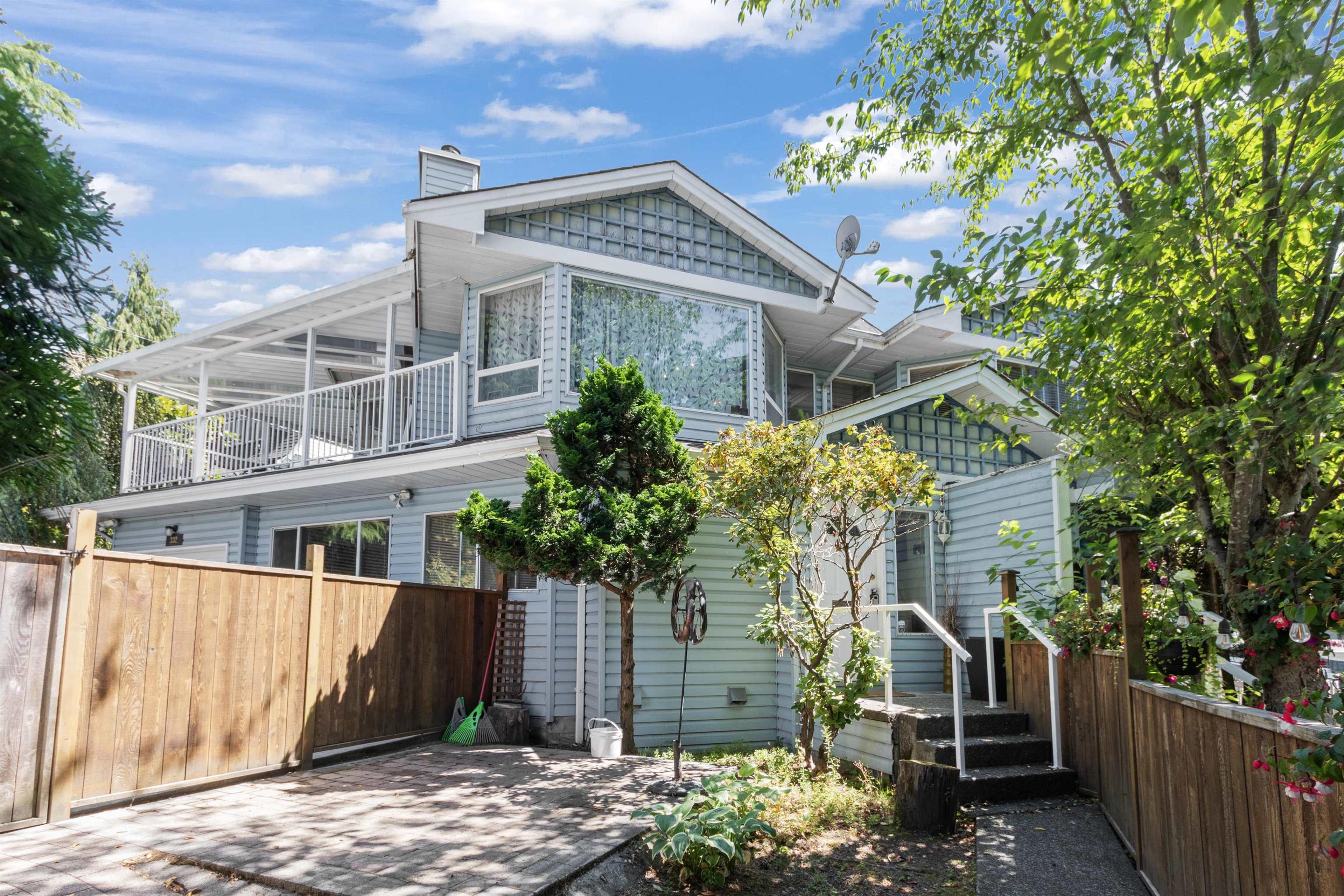 332 St. Patricks Avenue, North Vancouver - Exteriors - Photo 4