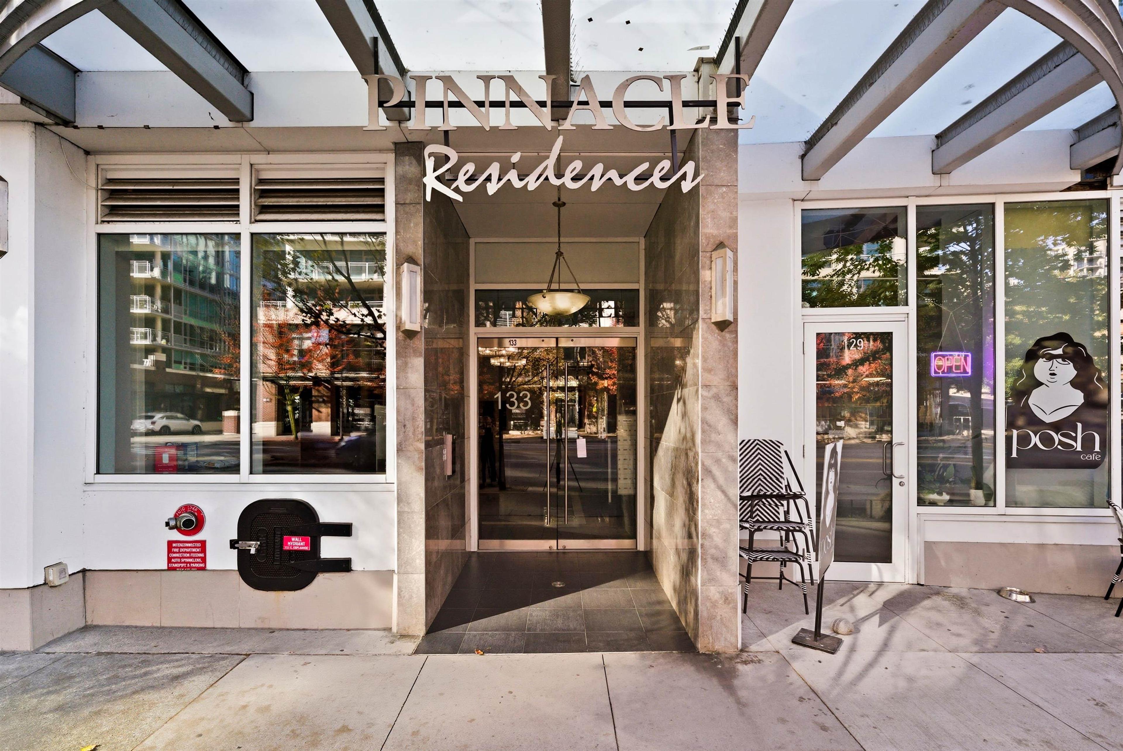 133 E Esplanade, North Vancouver - Exteriors - Photo 2