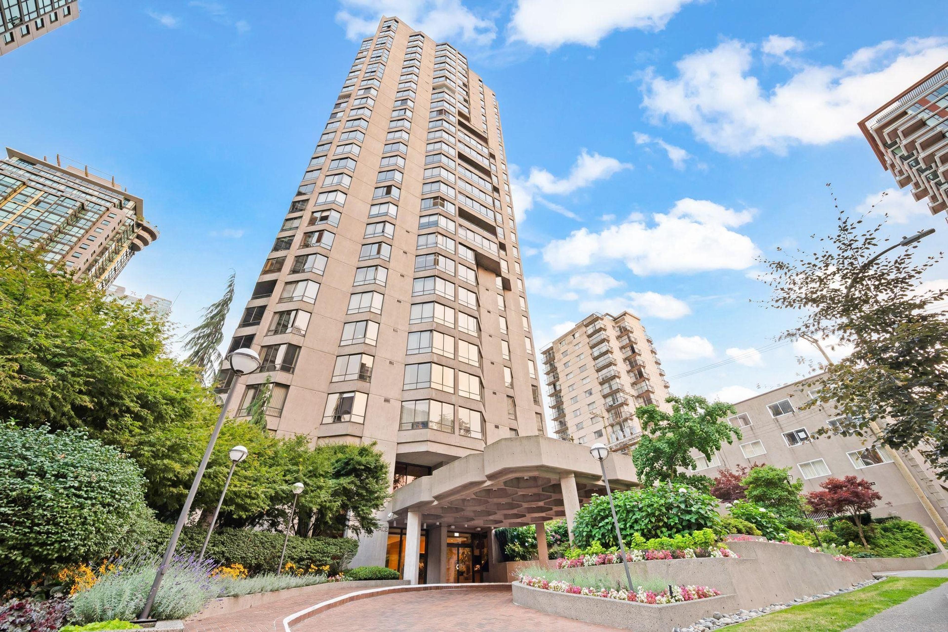 738 Broughton Street, Vancouver - Exteriors - Full Complex View - Photo 3