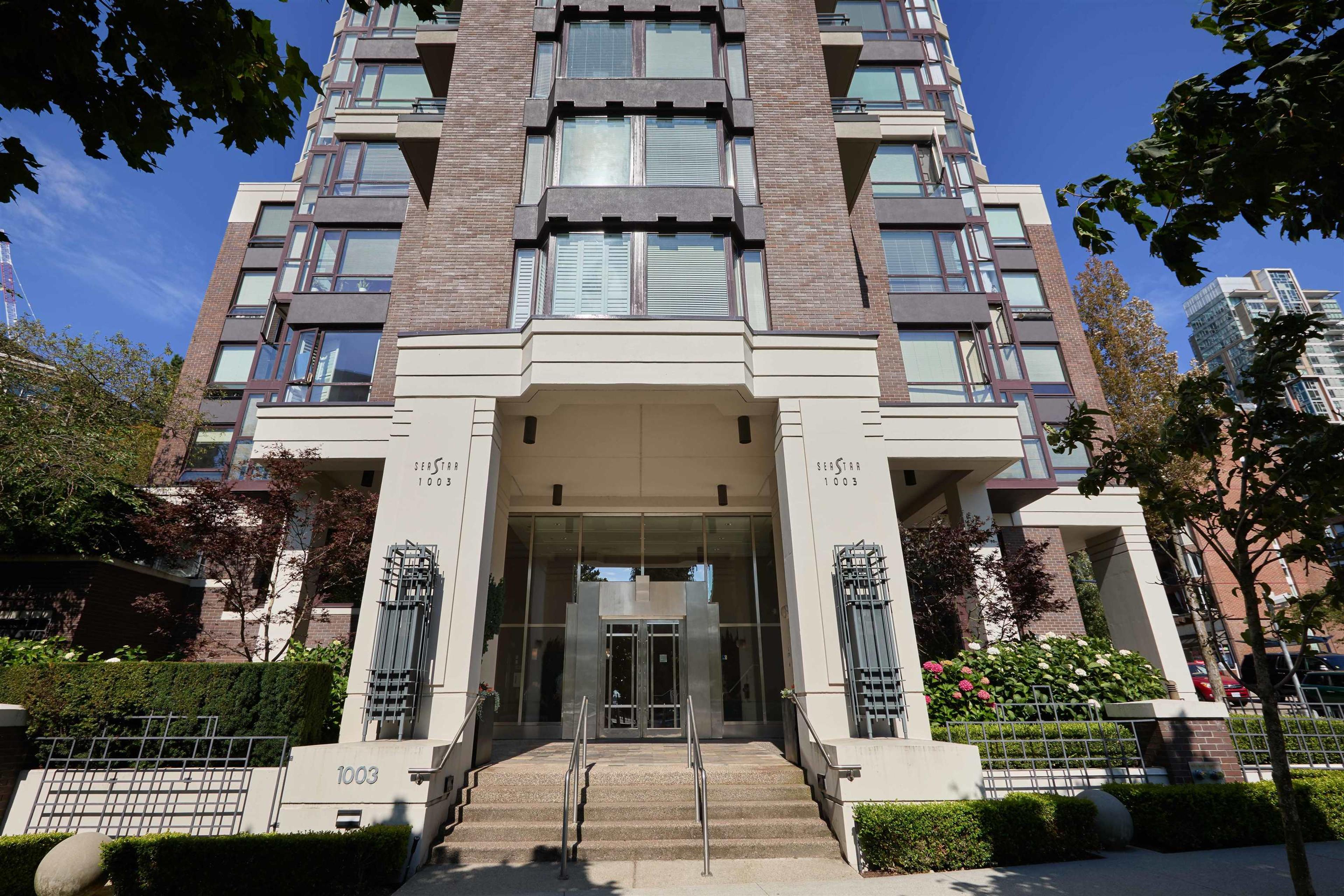 1003 Pacific Street, Vancouver - Exteriors - Photo 1