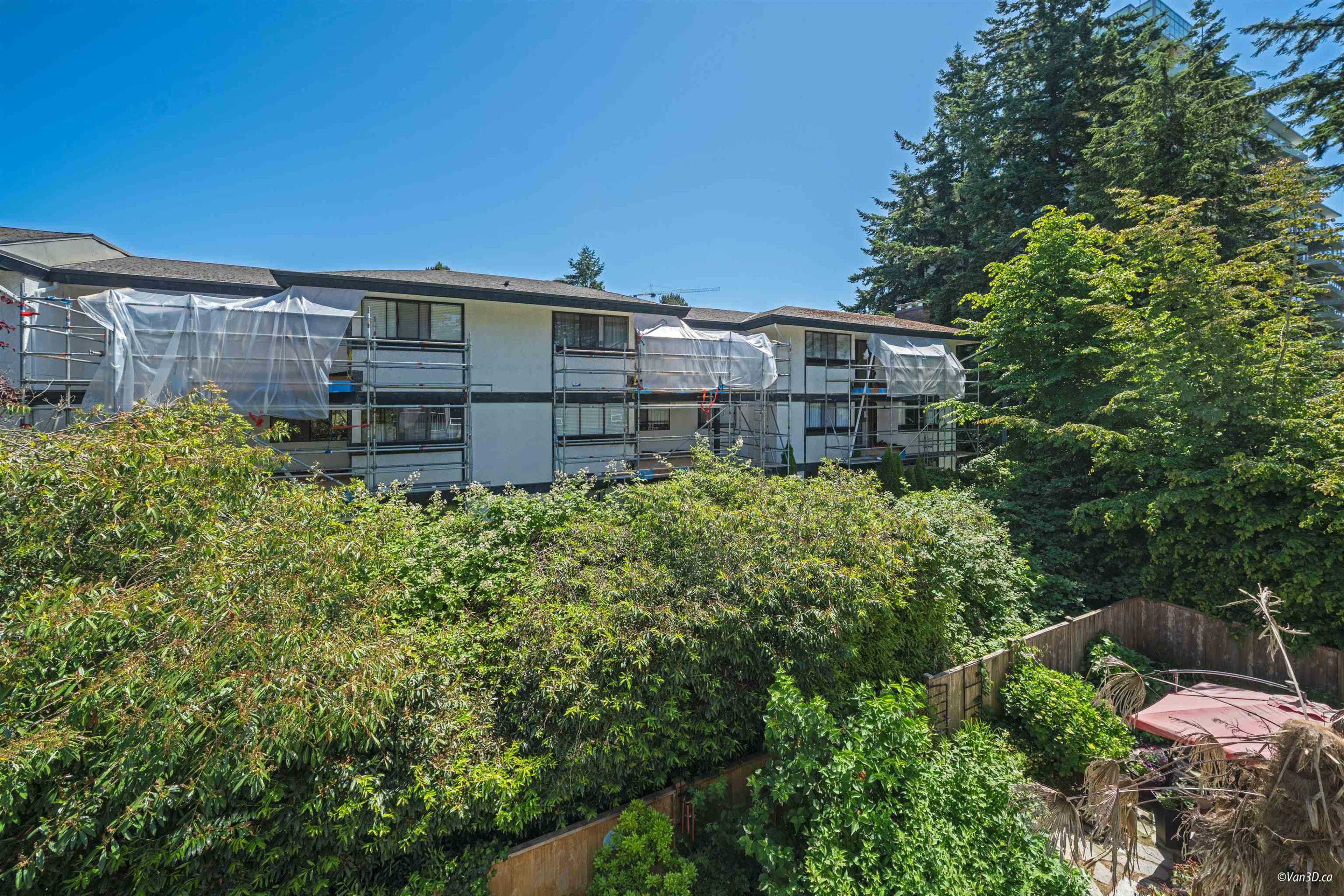 1552 Everall Street, White Rock - Exteriors - Full Complex View - Photo 3