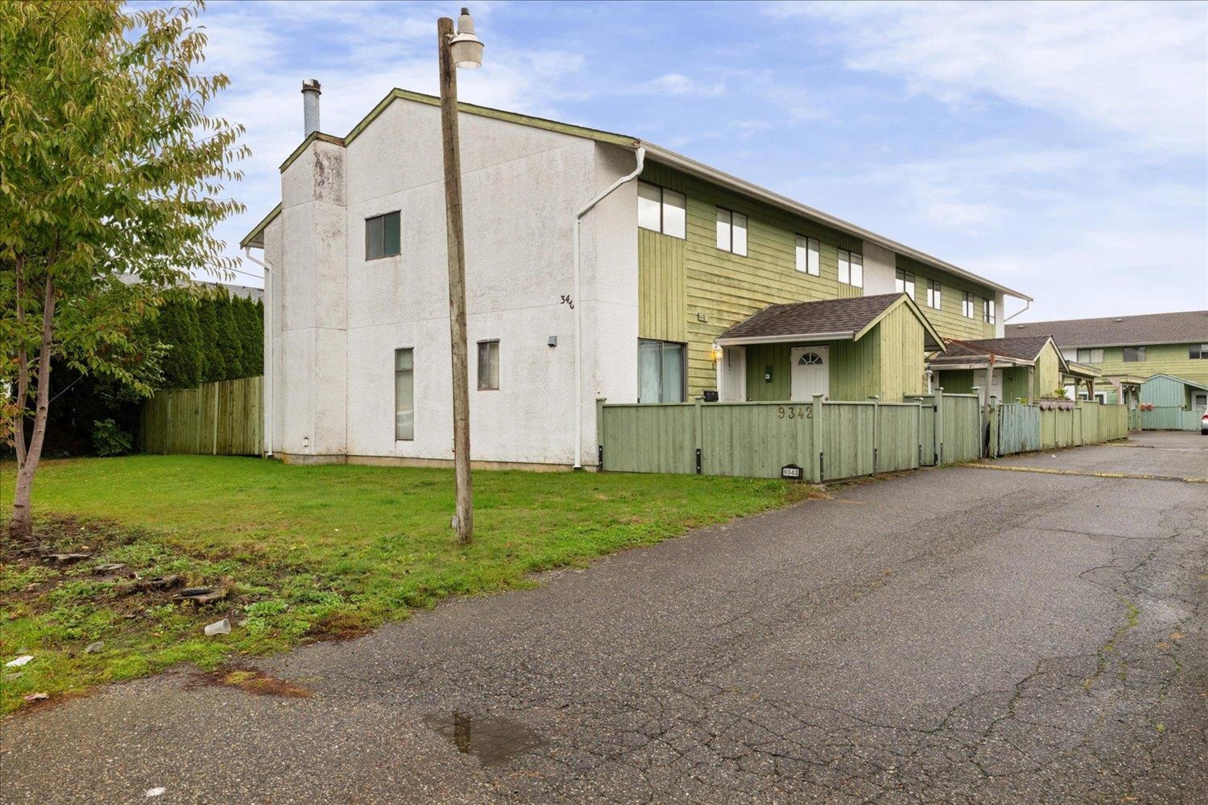 9342 Hazel Street, Chilliwack - Exteriors - Full Complex View - Photo 5