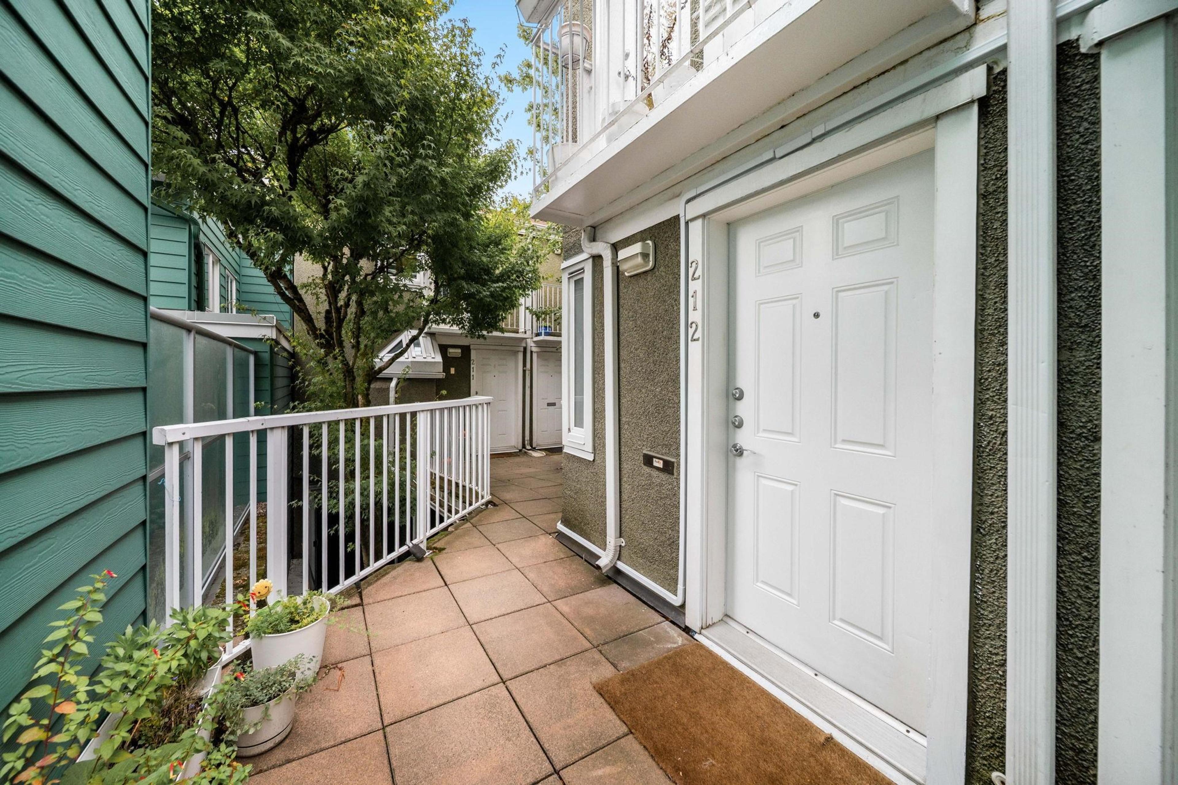 1045 W 8th Avenue, Vancouver - Exteriors - Photo 1