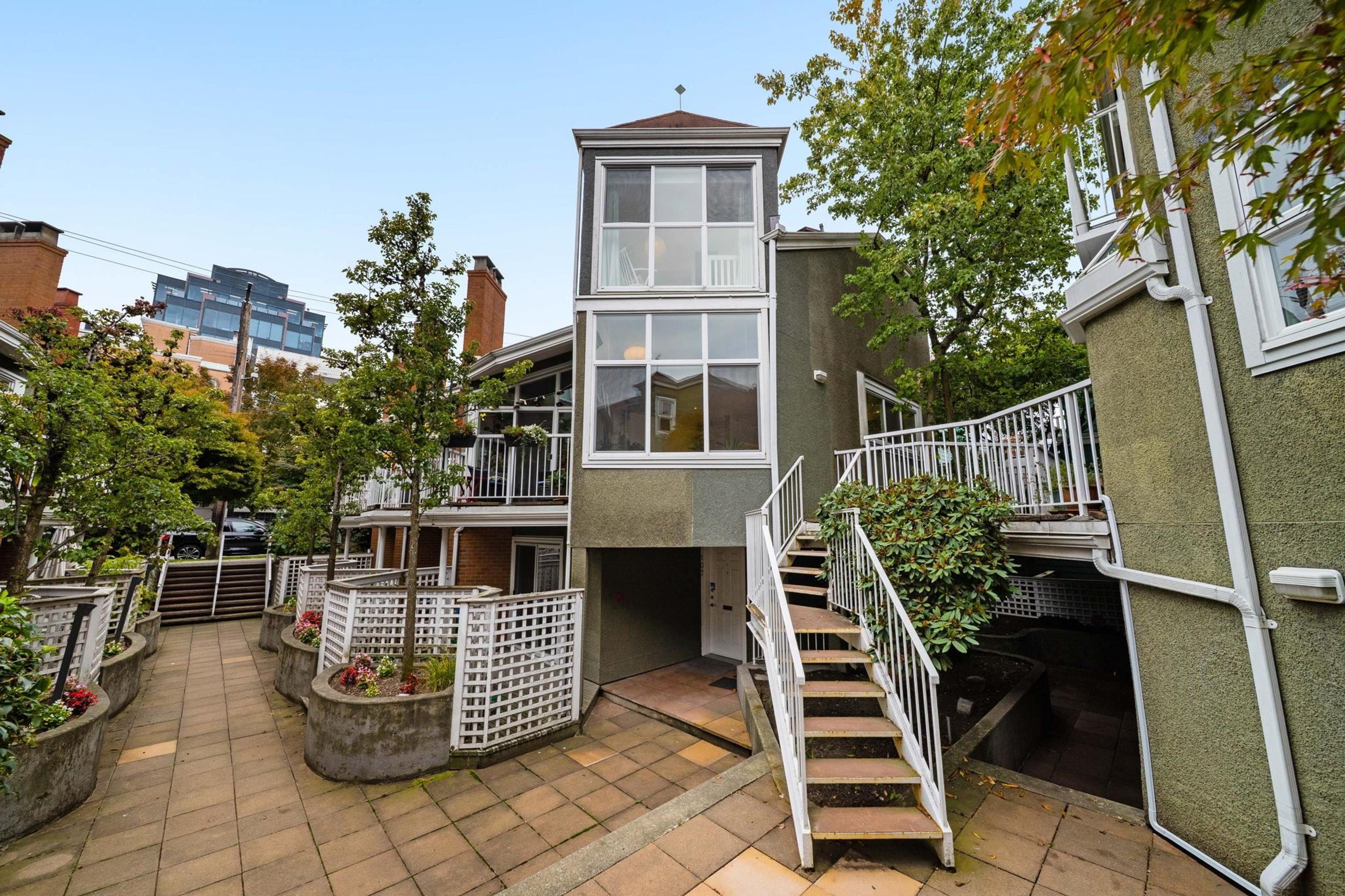 1045 W 8th Avenue, Vancouver - Exteriors - Full Complex View - Photo 3