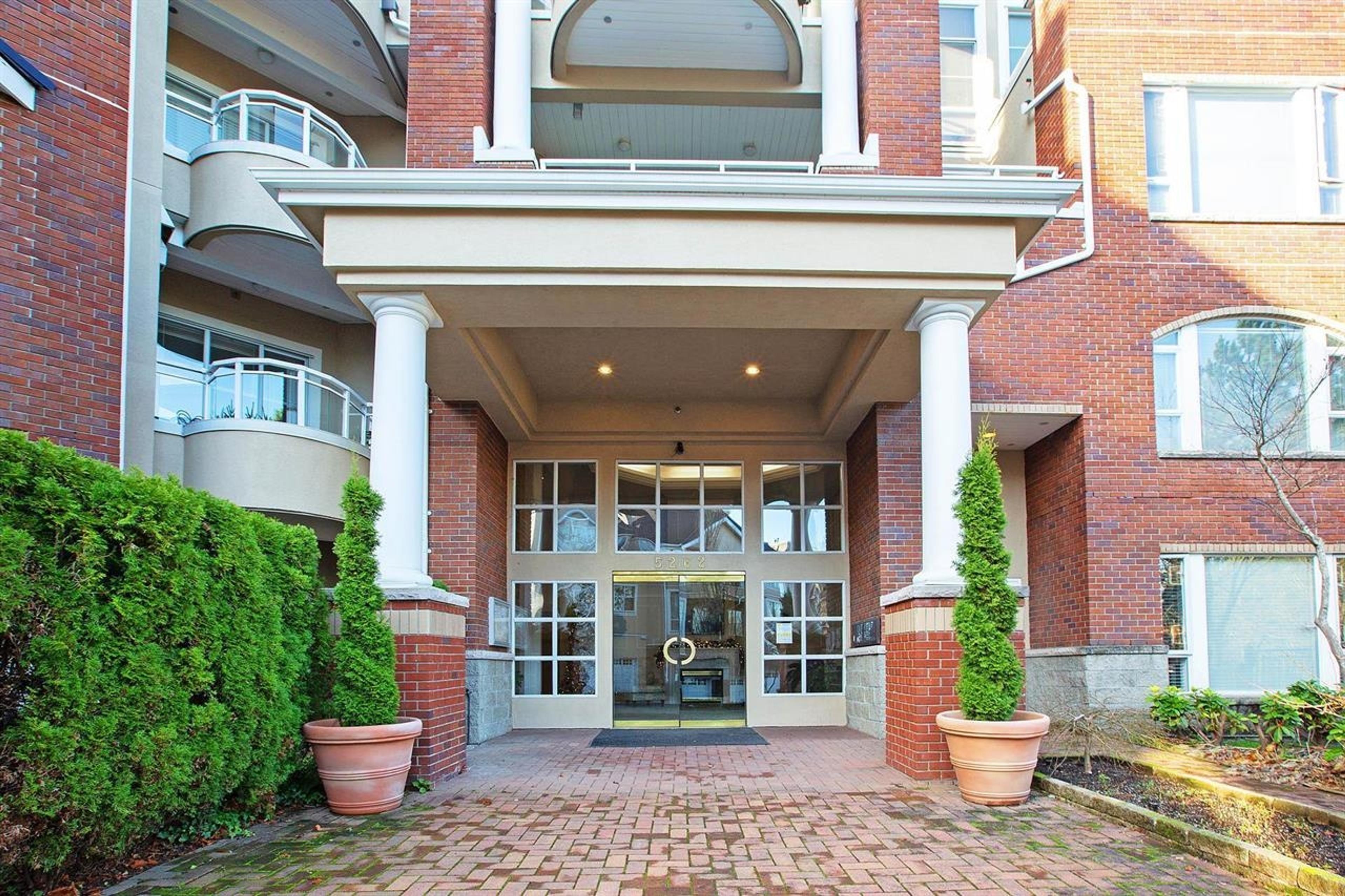 5262 Oakmount Crescent, Burnaby - Exteriors - Photo 1