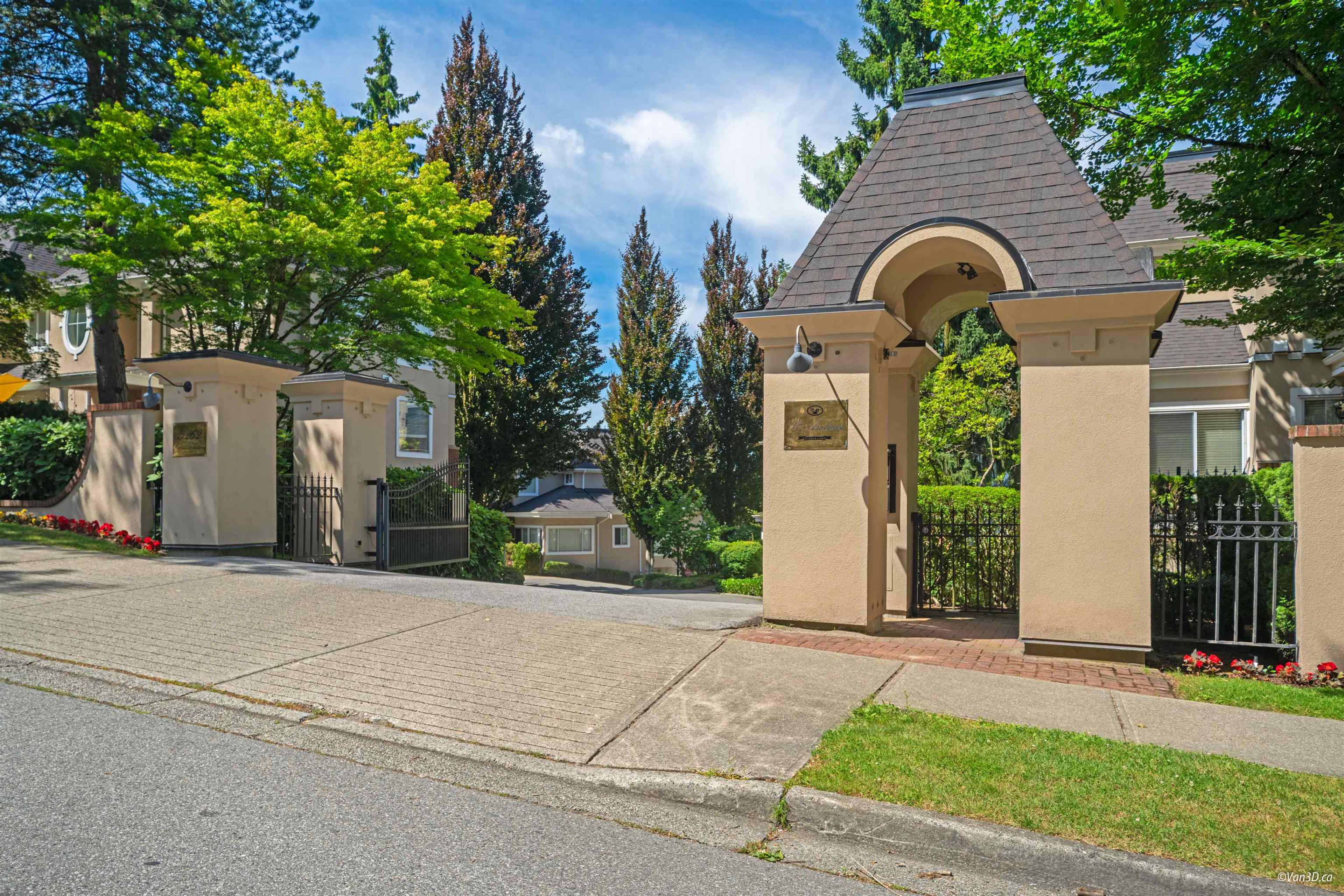 5262 Oakmount Crescent, Burnaby - Exteriors - Photo 3