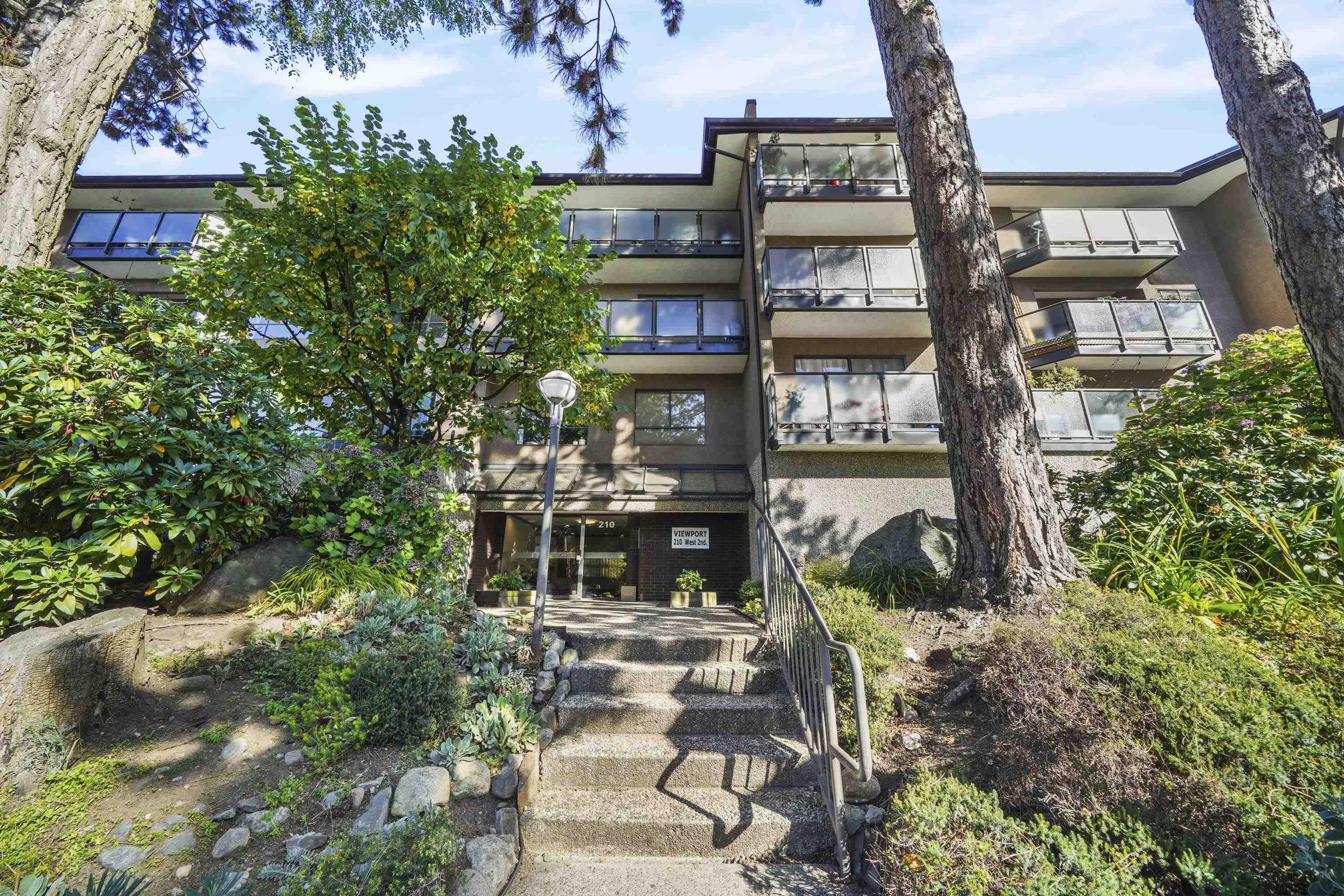 210 W 2nd Street, North Vancouver - Exteriors - Photo 1