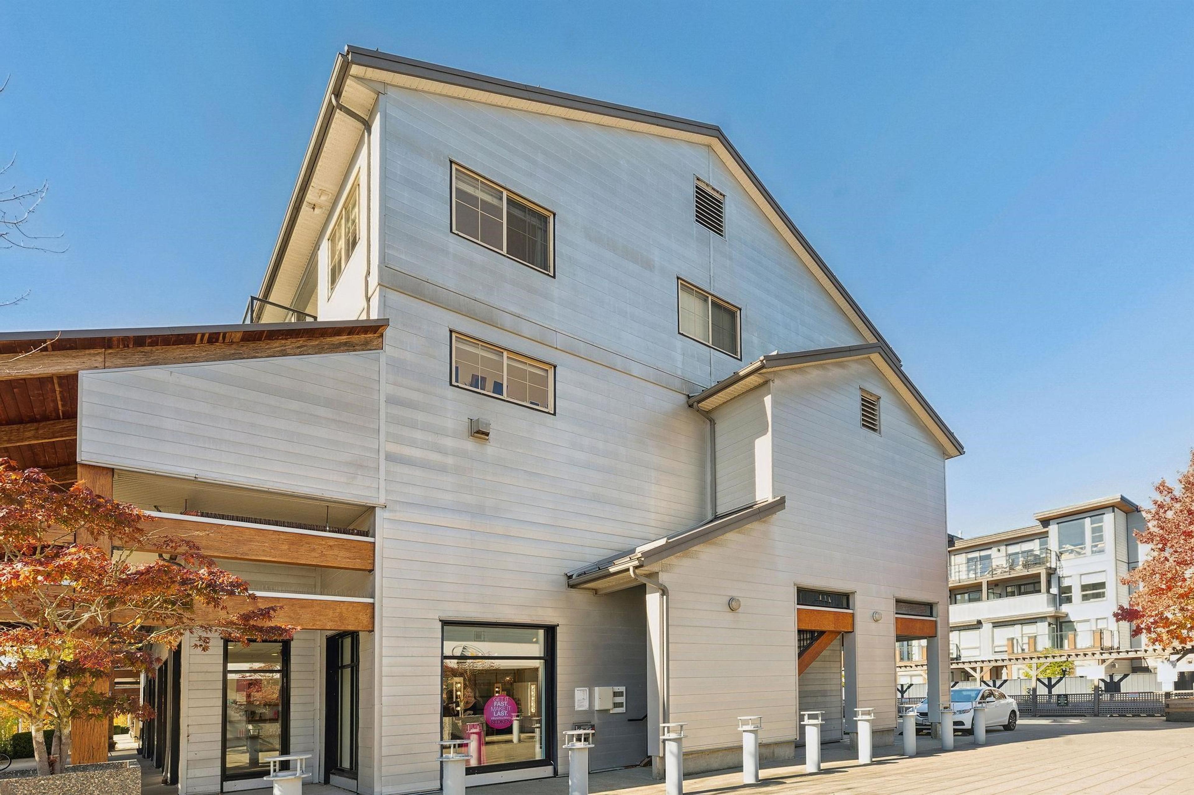 6233 London Road, Richmond - Exteriors - Photo 1