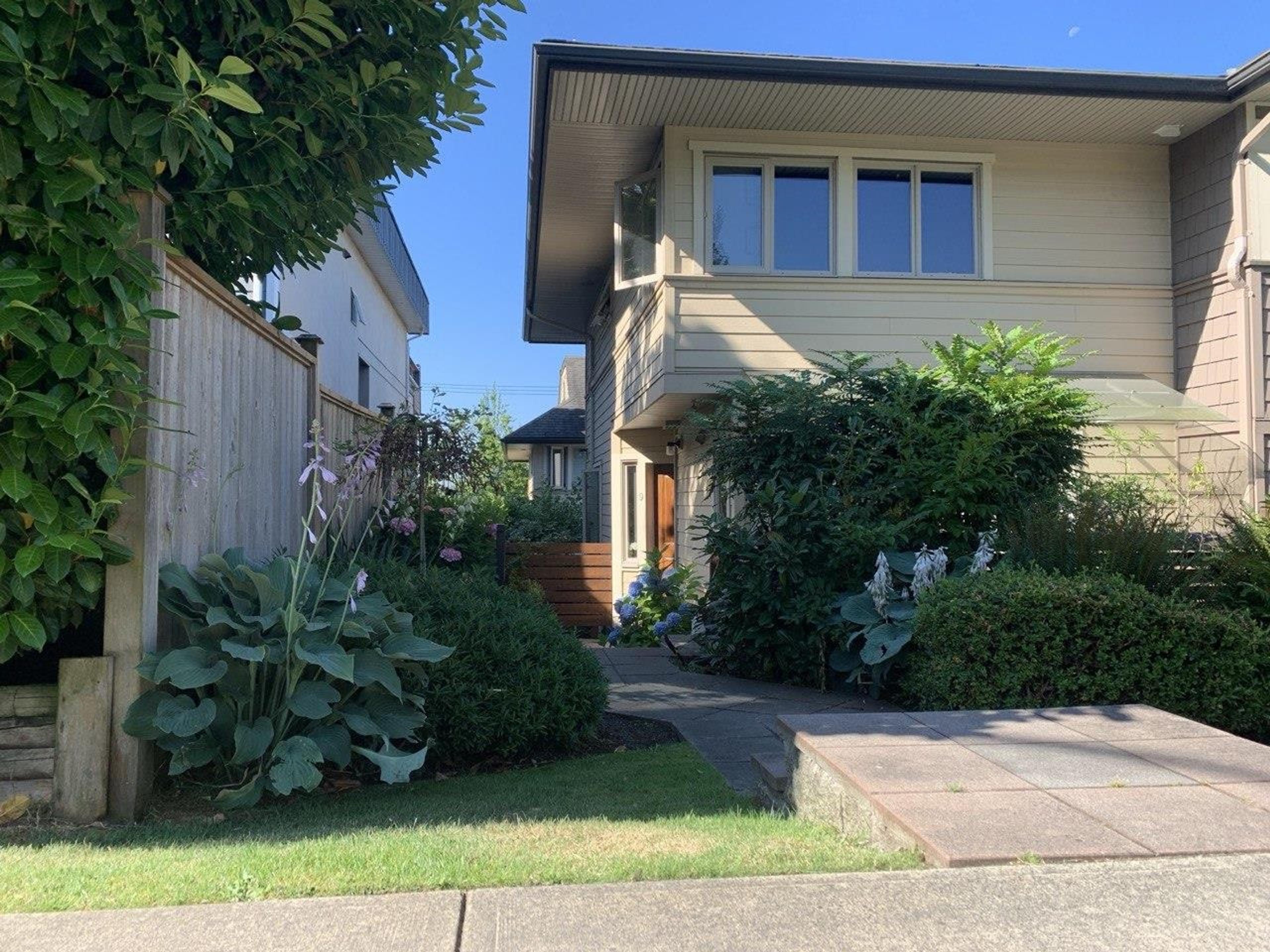 215 E 4th Street, North Vancouver - Exteriors - Photo 2