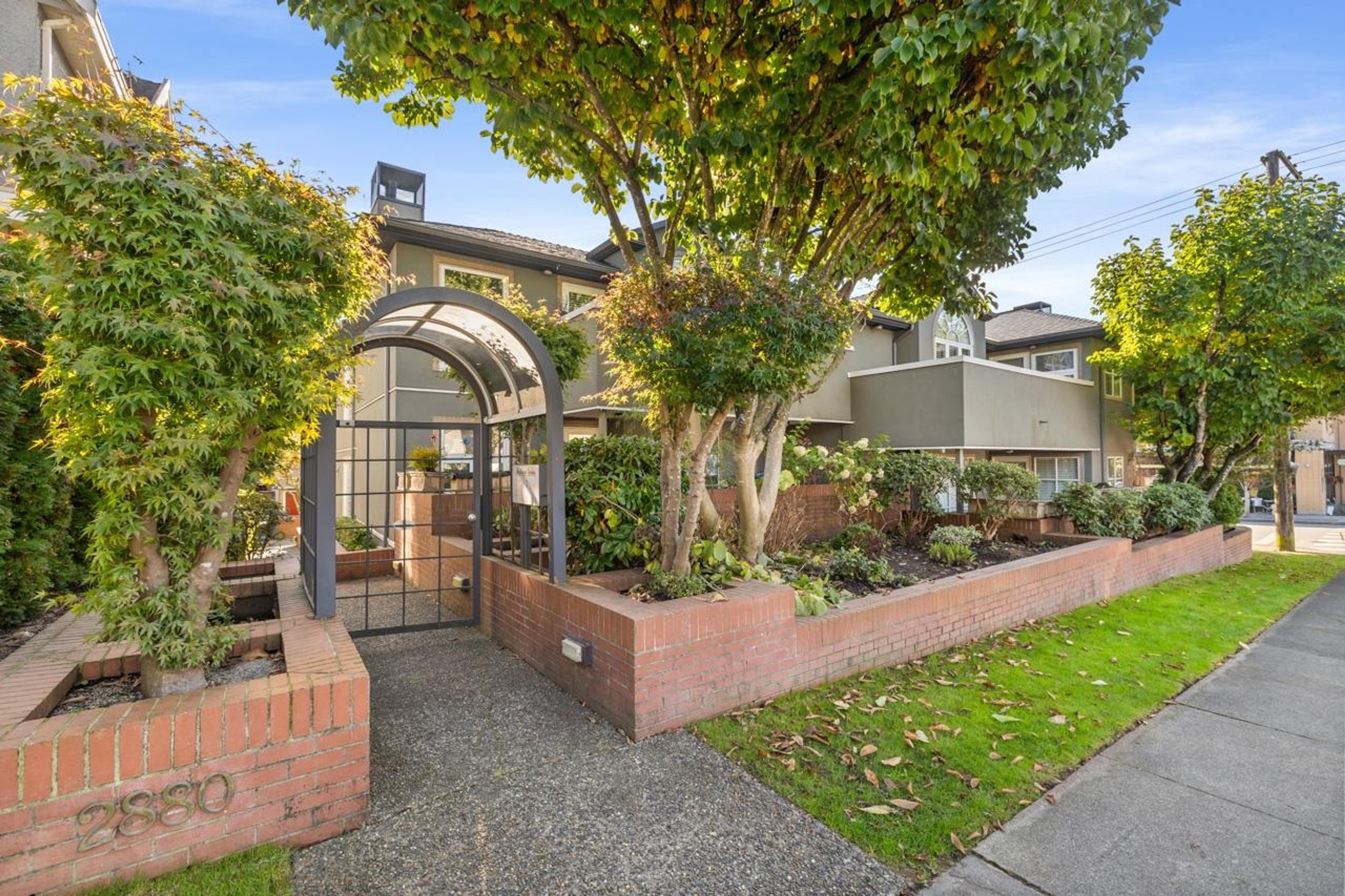 2880 W 33rd Avenue, Vancouver - Exteriors - Photo 1