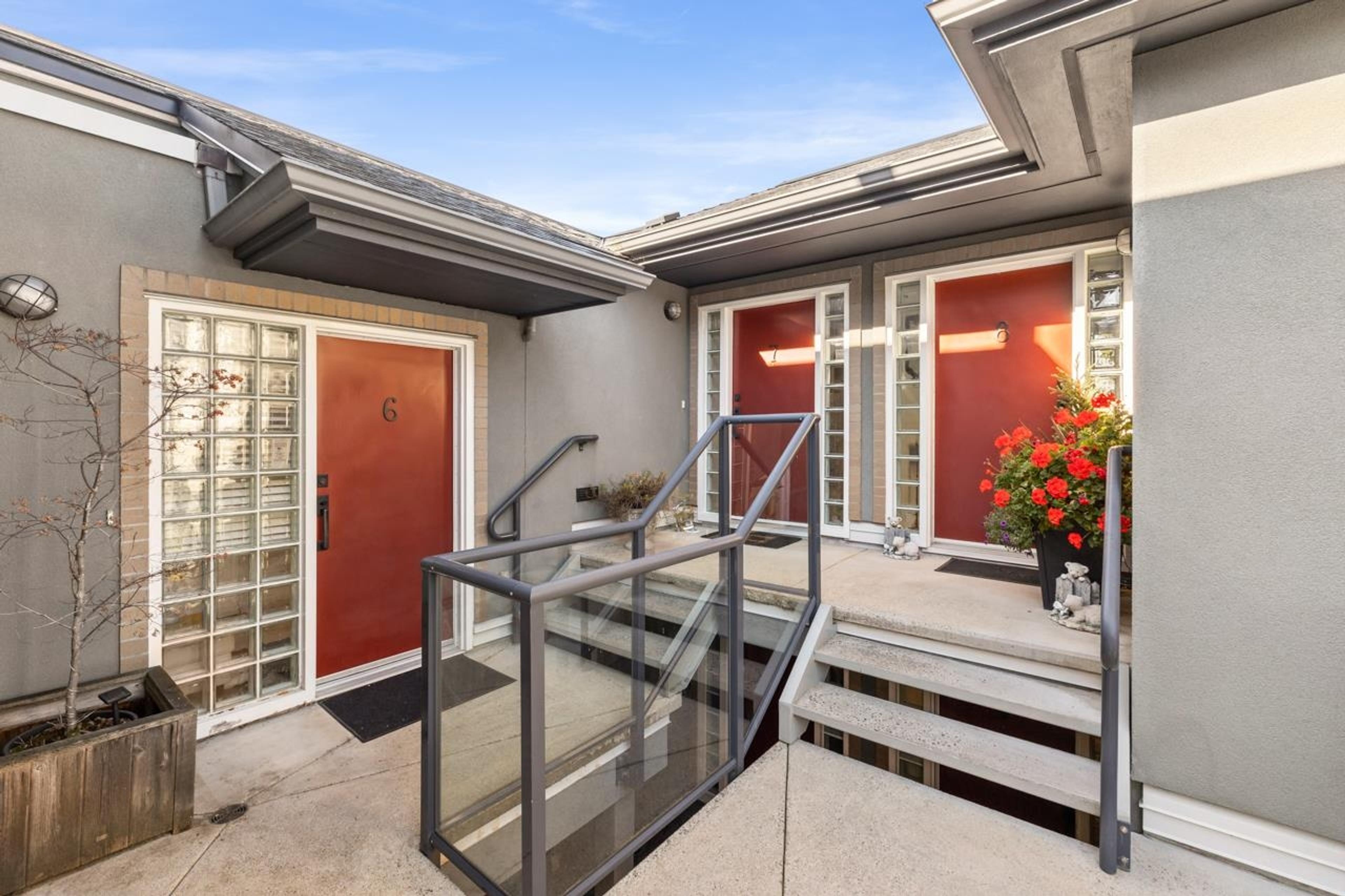 2880 W 33rd Avenue, Vancouver - Exteriors - Photo 3