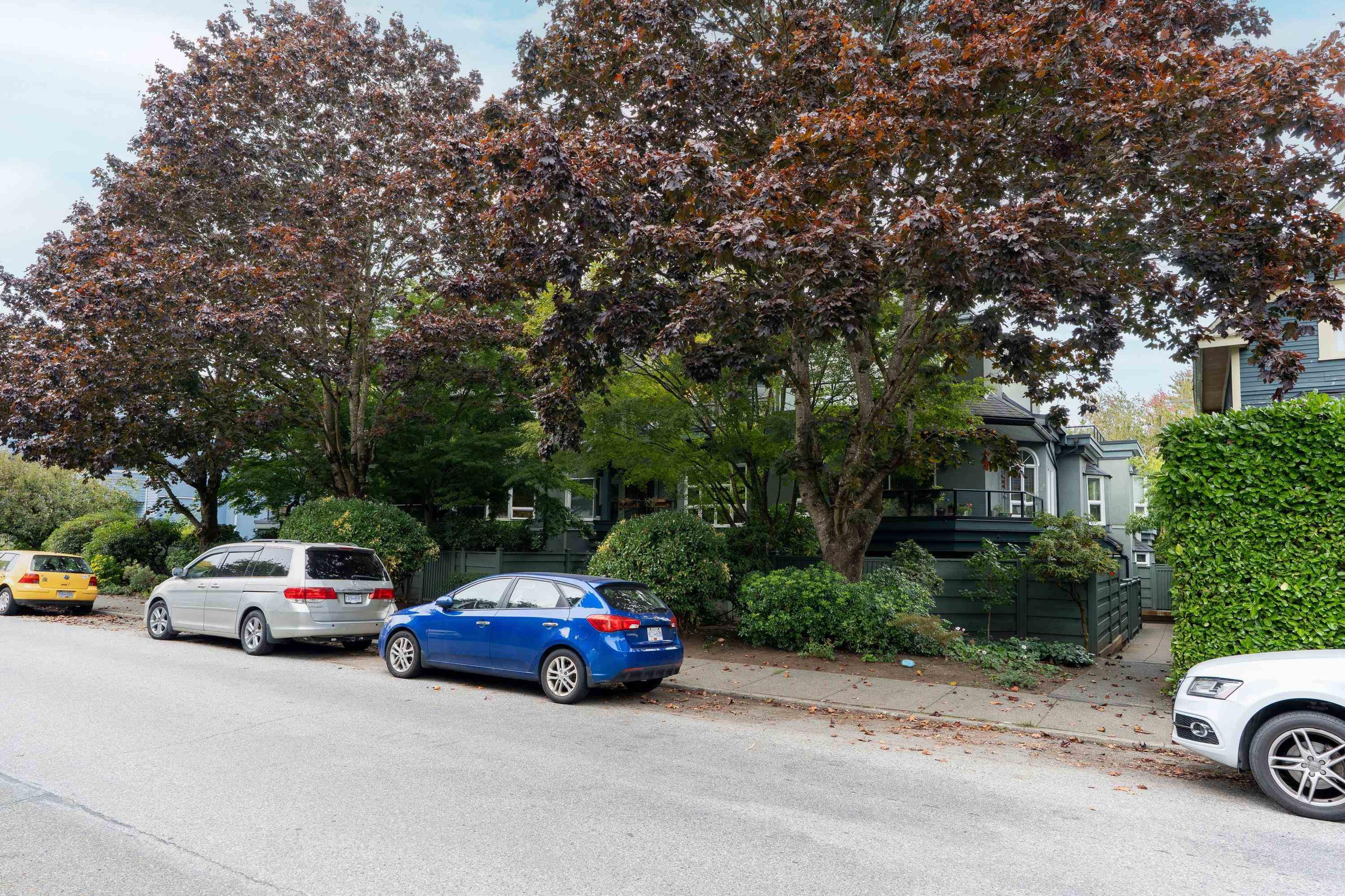 1925 W 2nd Avenue, Vancouver - Exteriors - Photo 1