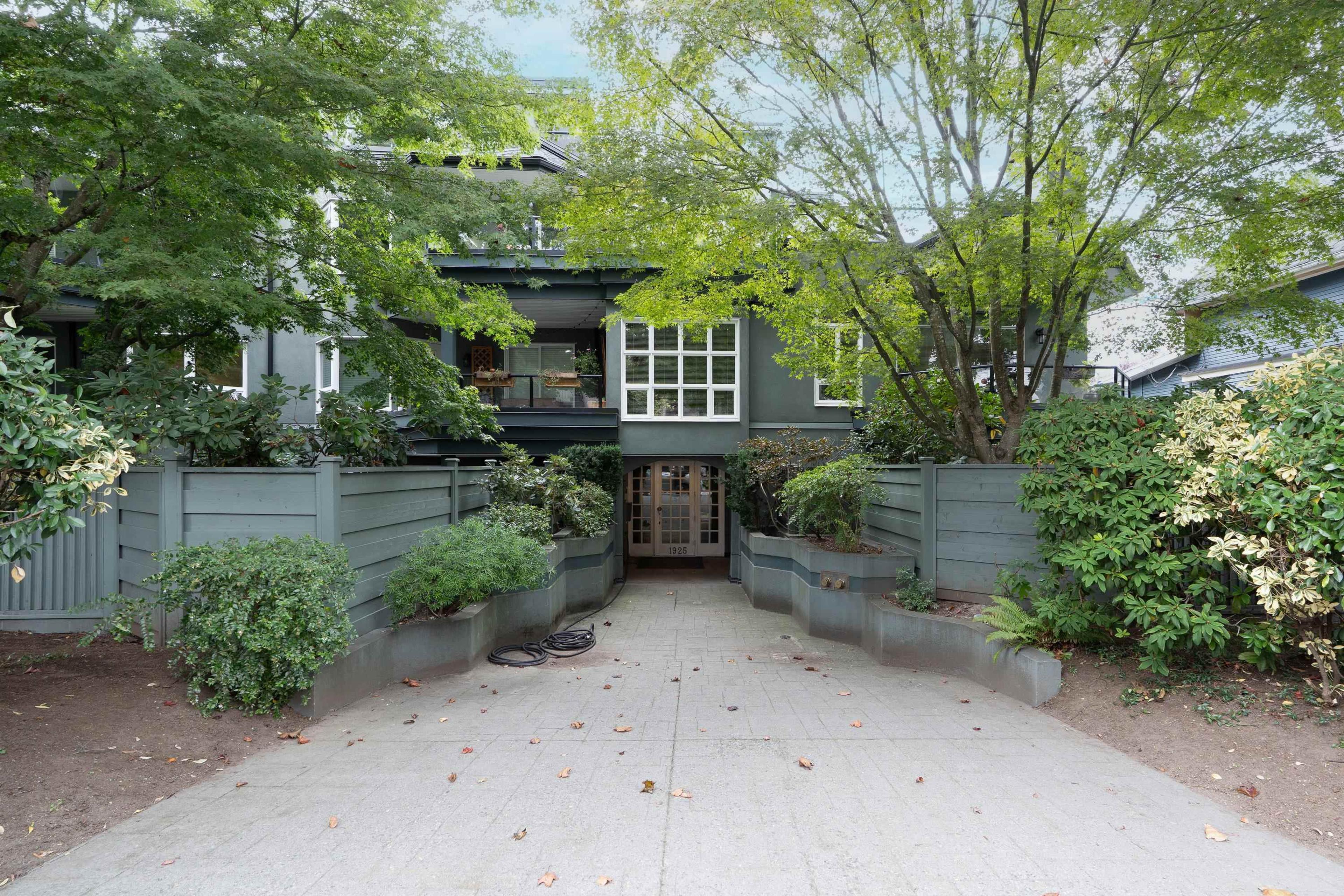 1925 W 2nd Avenue, Vancouver - Exteriors - Photo 4