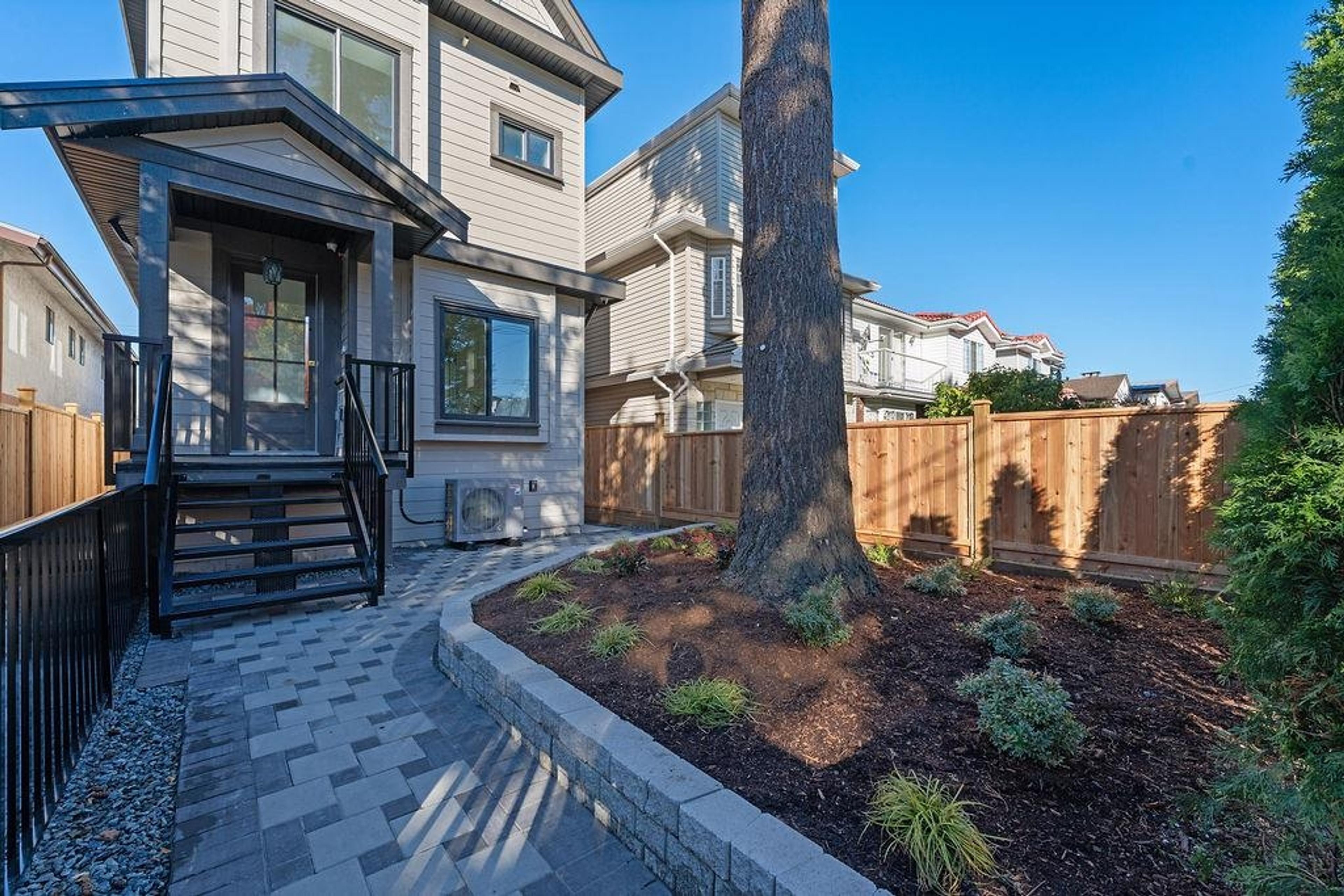 2340 E 40th Avenue, Vancouver - Exteriors - Photo 1