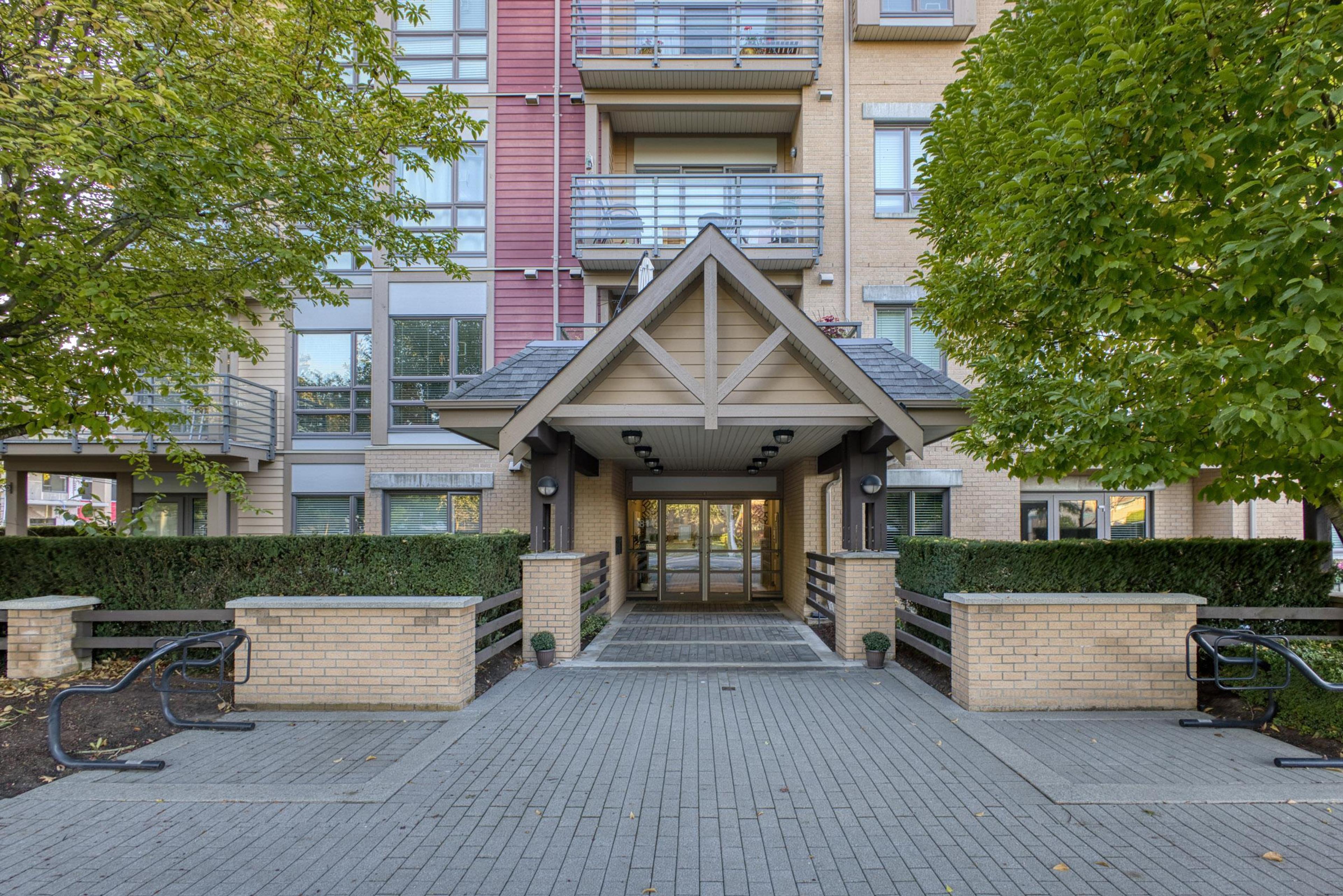 5811 177b Street, Surrey - Exteriors - Photo 4