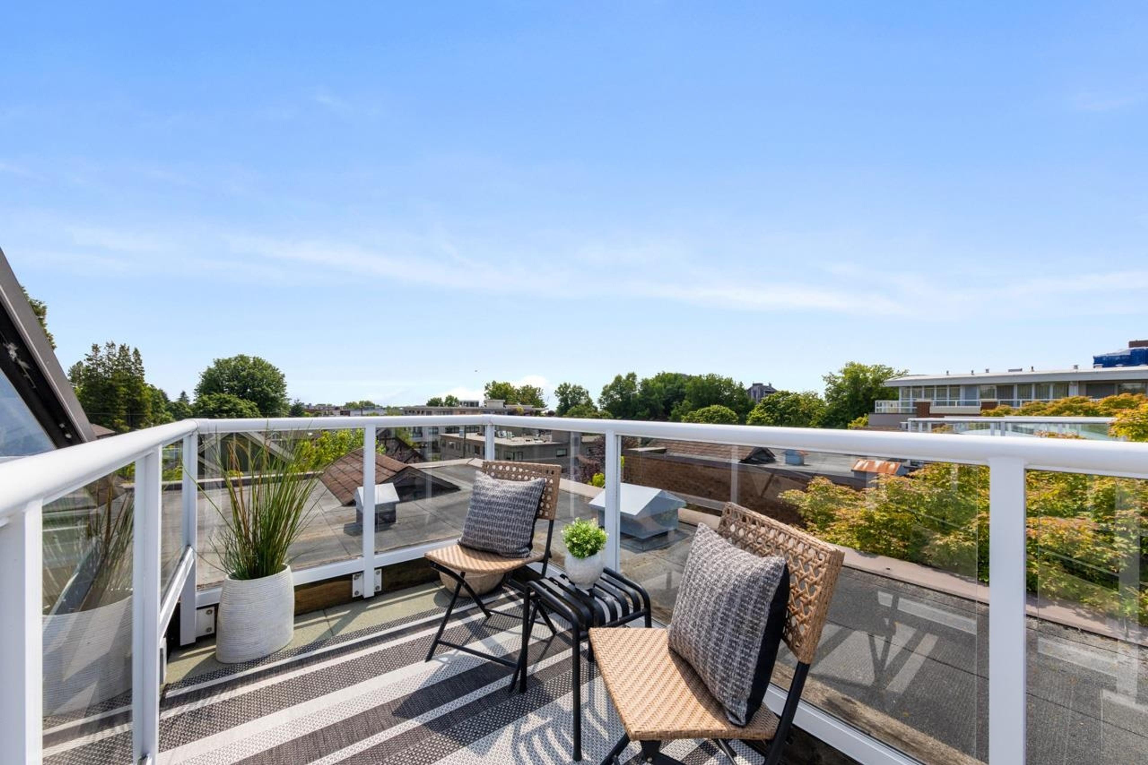 5790 E Boulevard, Vancouver - Exteriors - Full Complex View - Photo 2