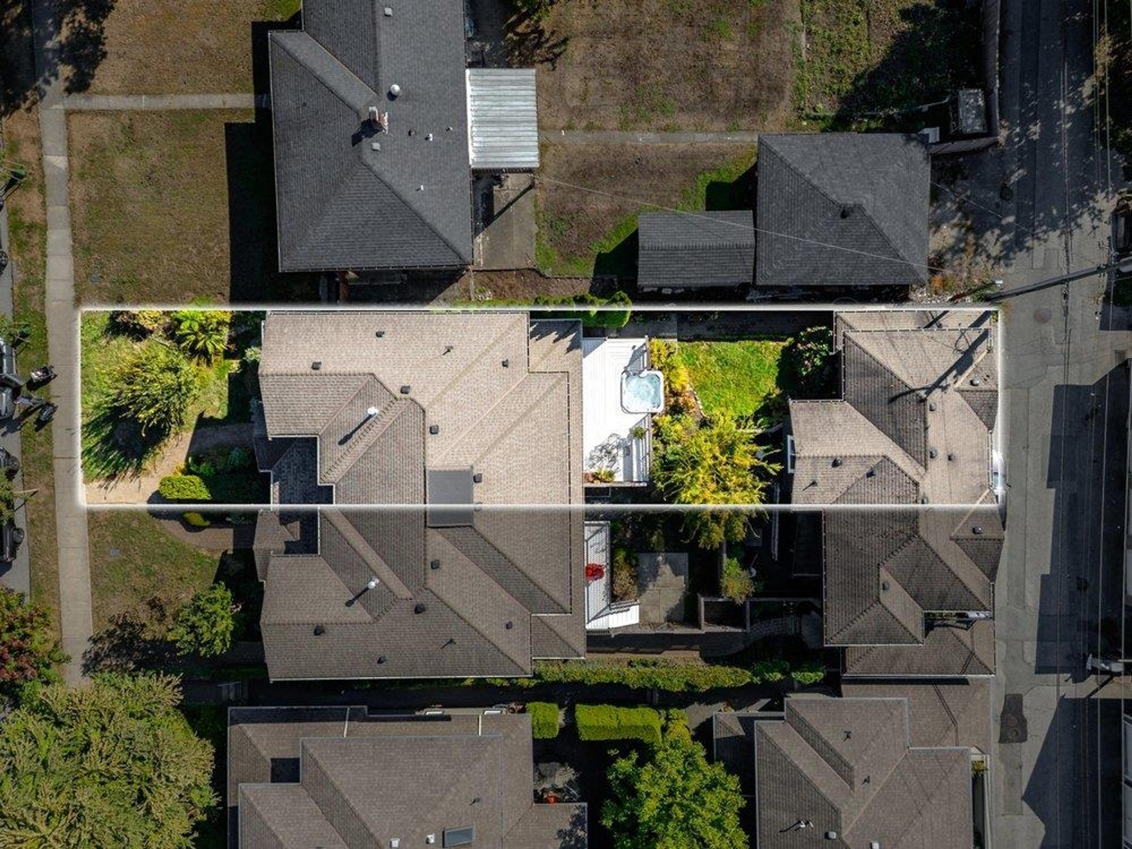 331 W 14th Street, North Vancouver - Exteriors - Full Complex View, Drone/Aerial View, Marked/Pin - Photo 4