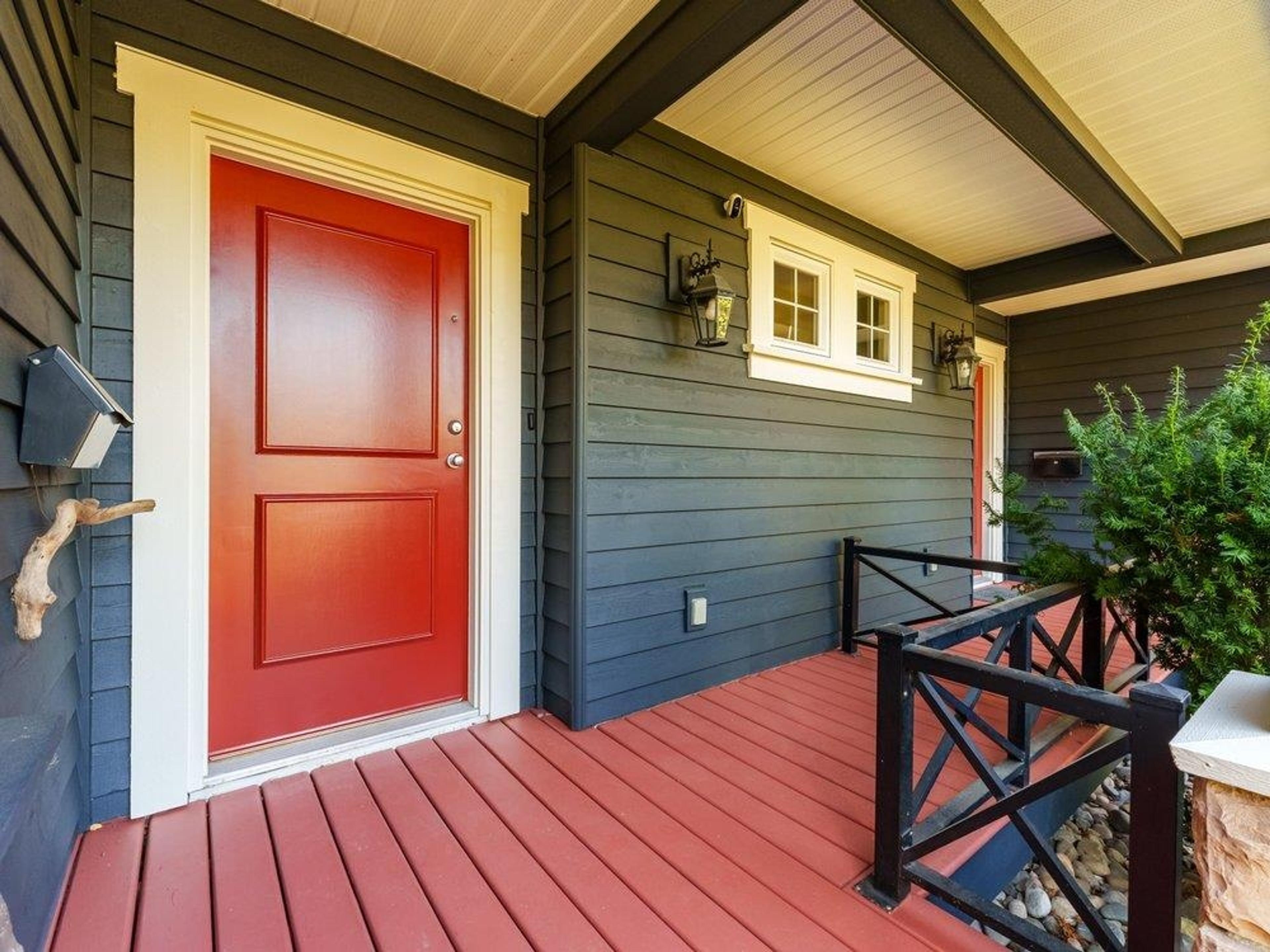 331 W 14th Street, North Vancouver - Exteriors - Photo 6