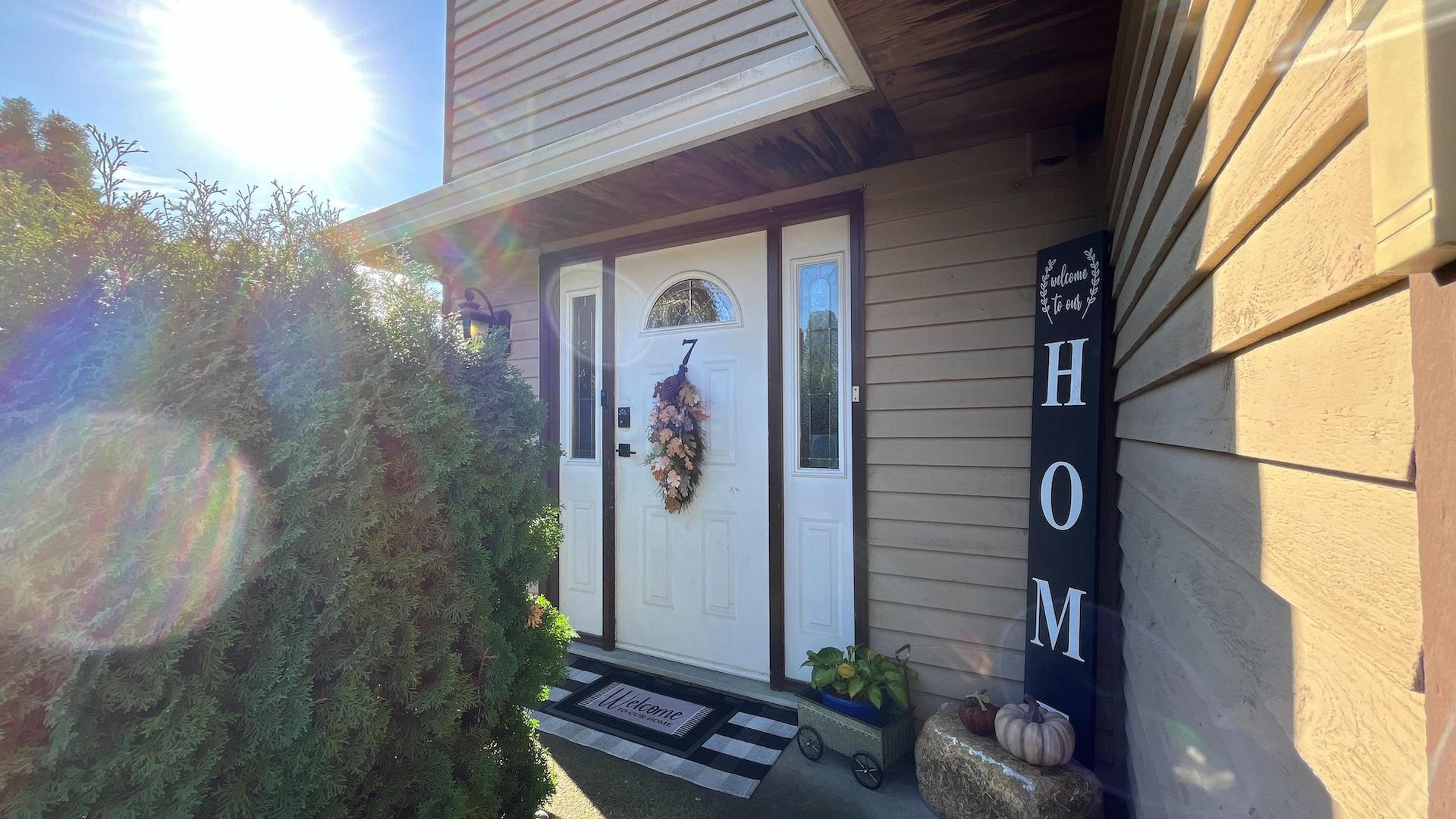 19352 Fraser Highway, Surrey - Exteriors - Photo 1