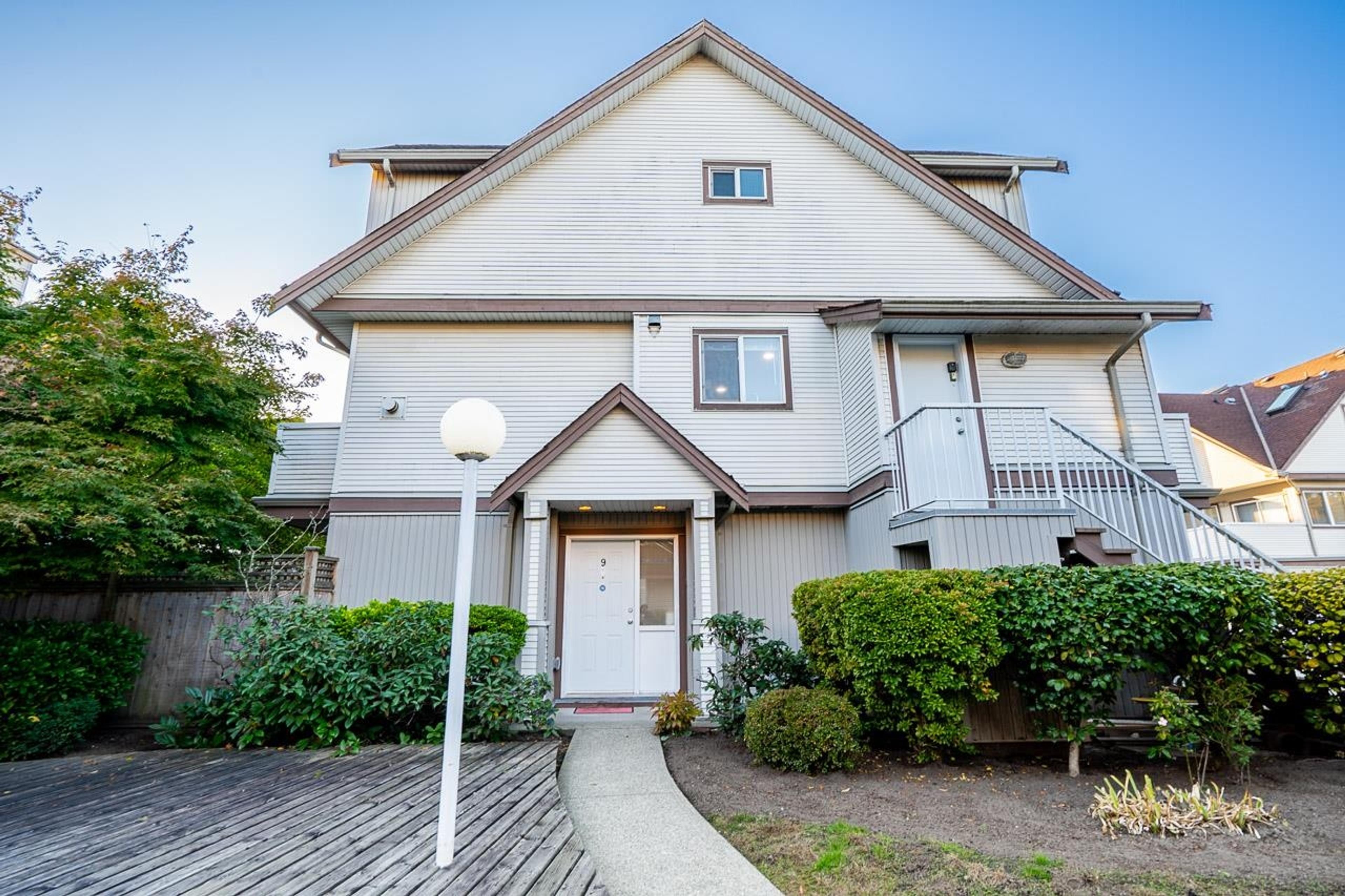 22788 Norton Court, Richmond - Exteriors - Photo 5