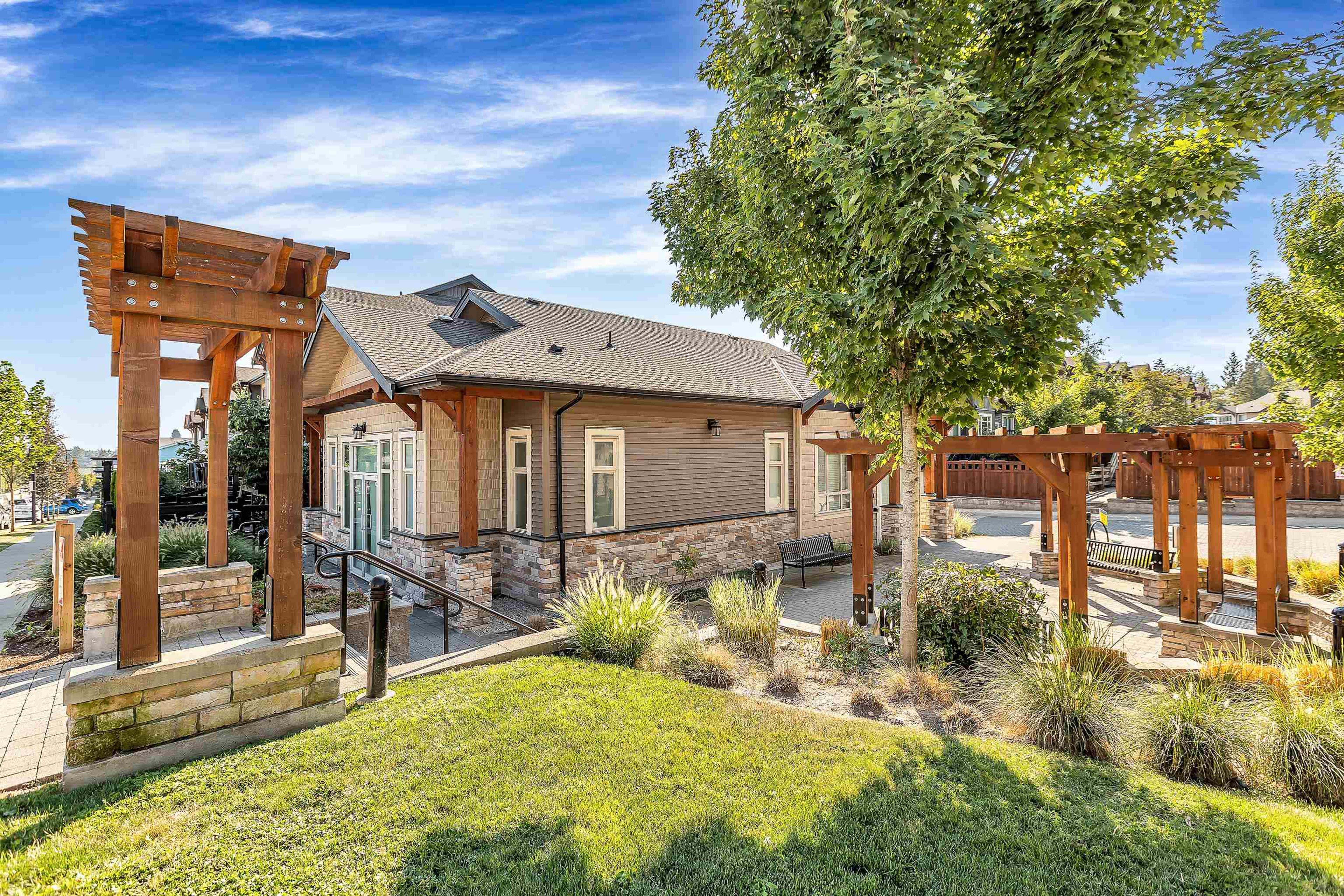 11305 240 Street, Maple Ridge - Exteriors - Photo 4