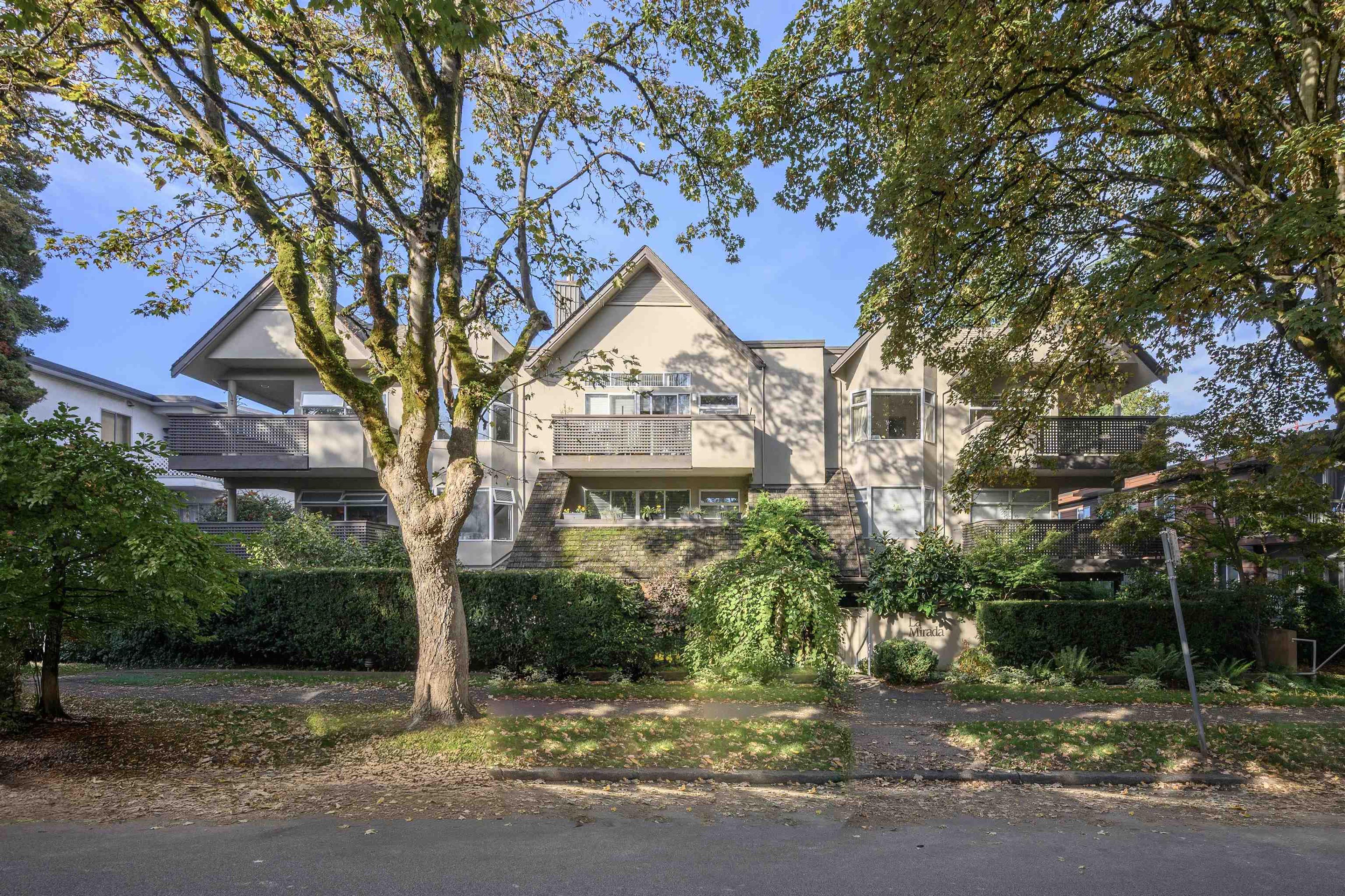 1963 W 3rd Avenue, Vancouver - Exteriors - Full Complex View - Photo 2