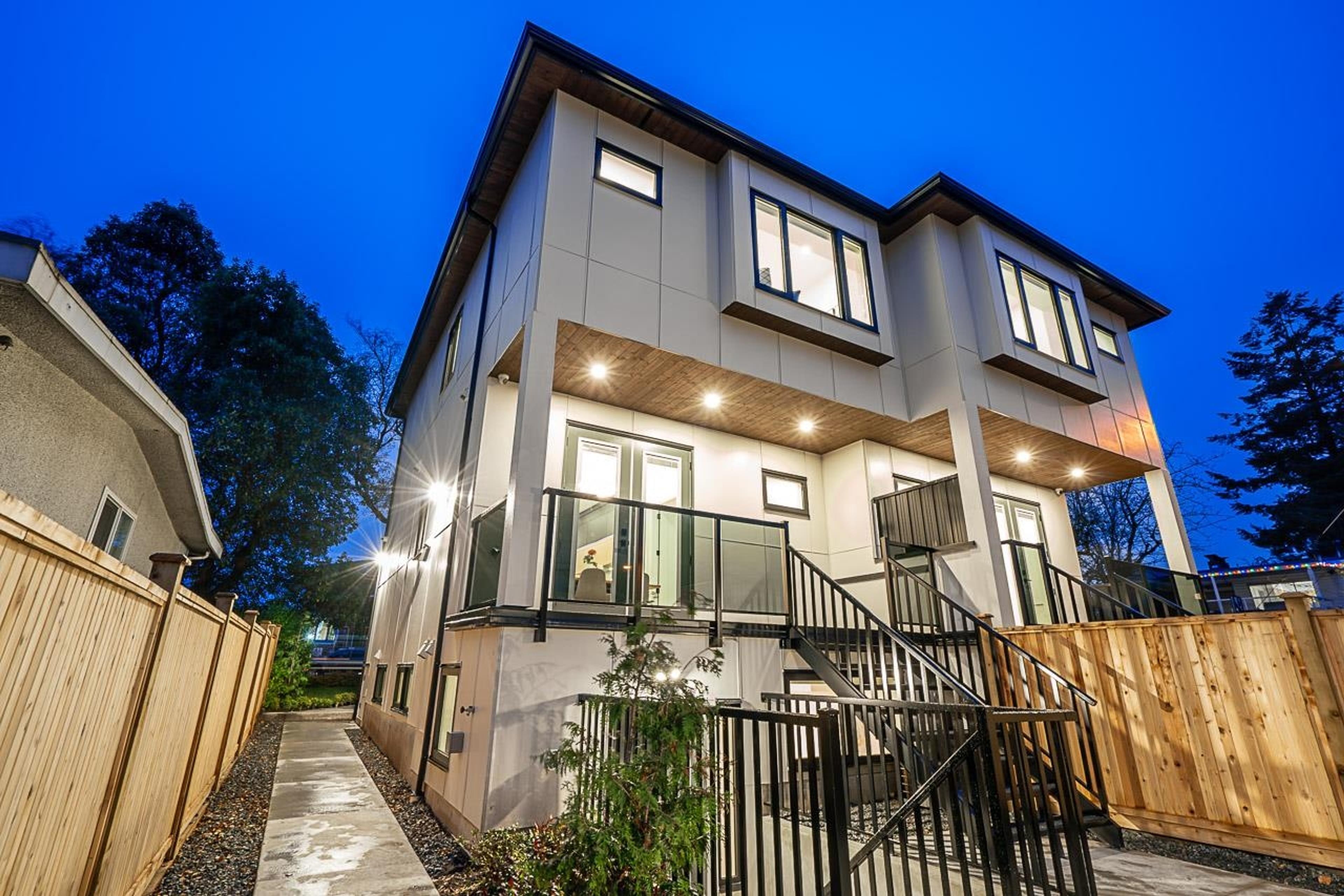 2331 E 49th Avenue, Vancouver - Exteriors - Photo 2