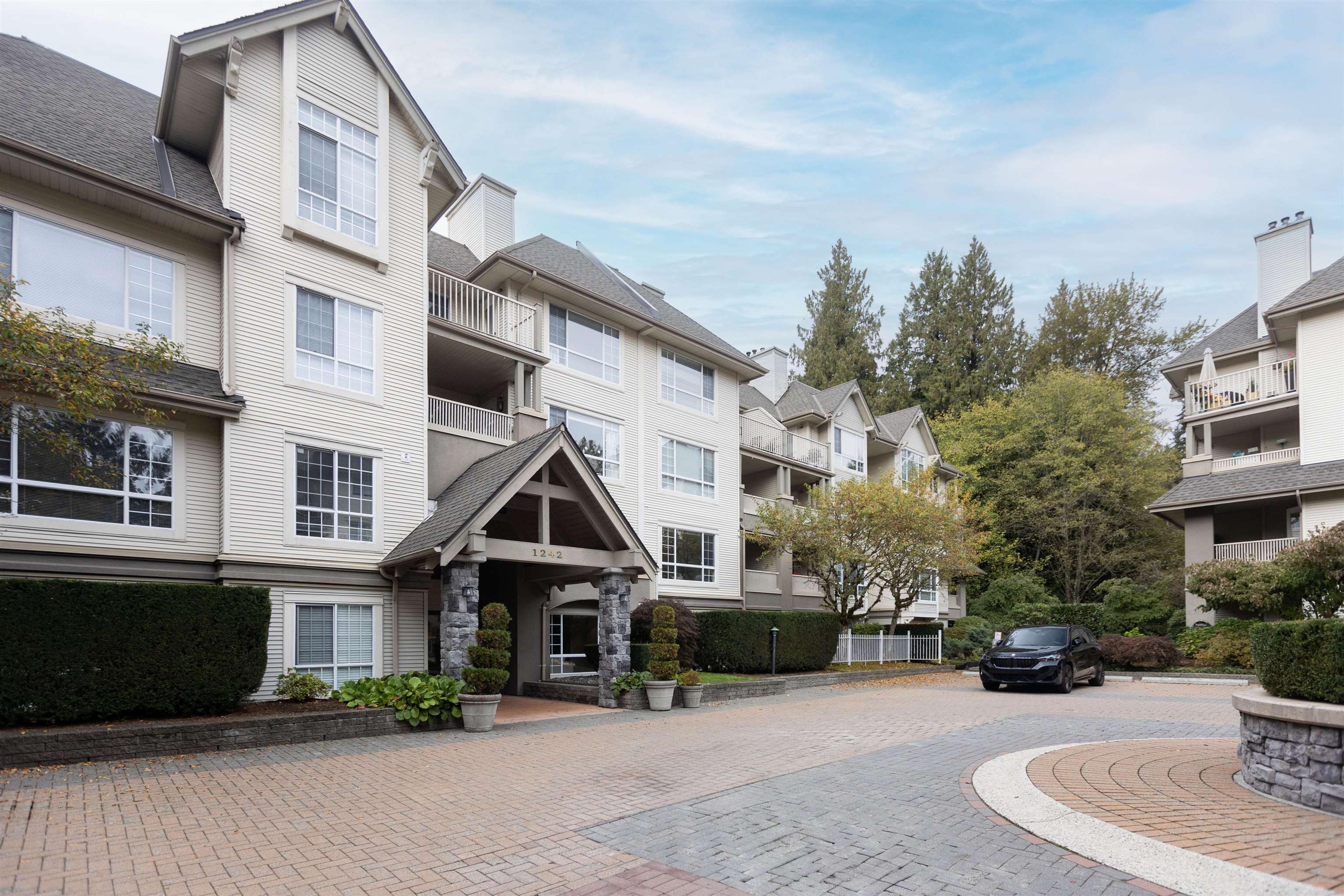 1252 Town Centre Boulevard, Coquitlam - Exteriors - Full Complex View - Photo 3