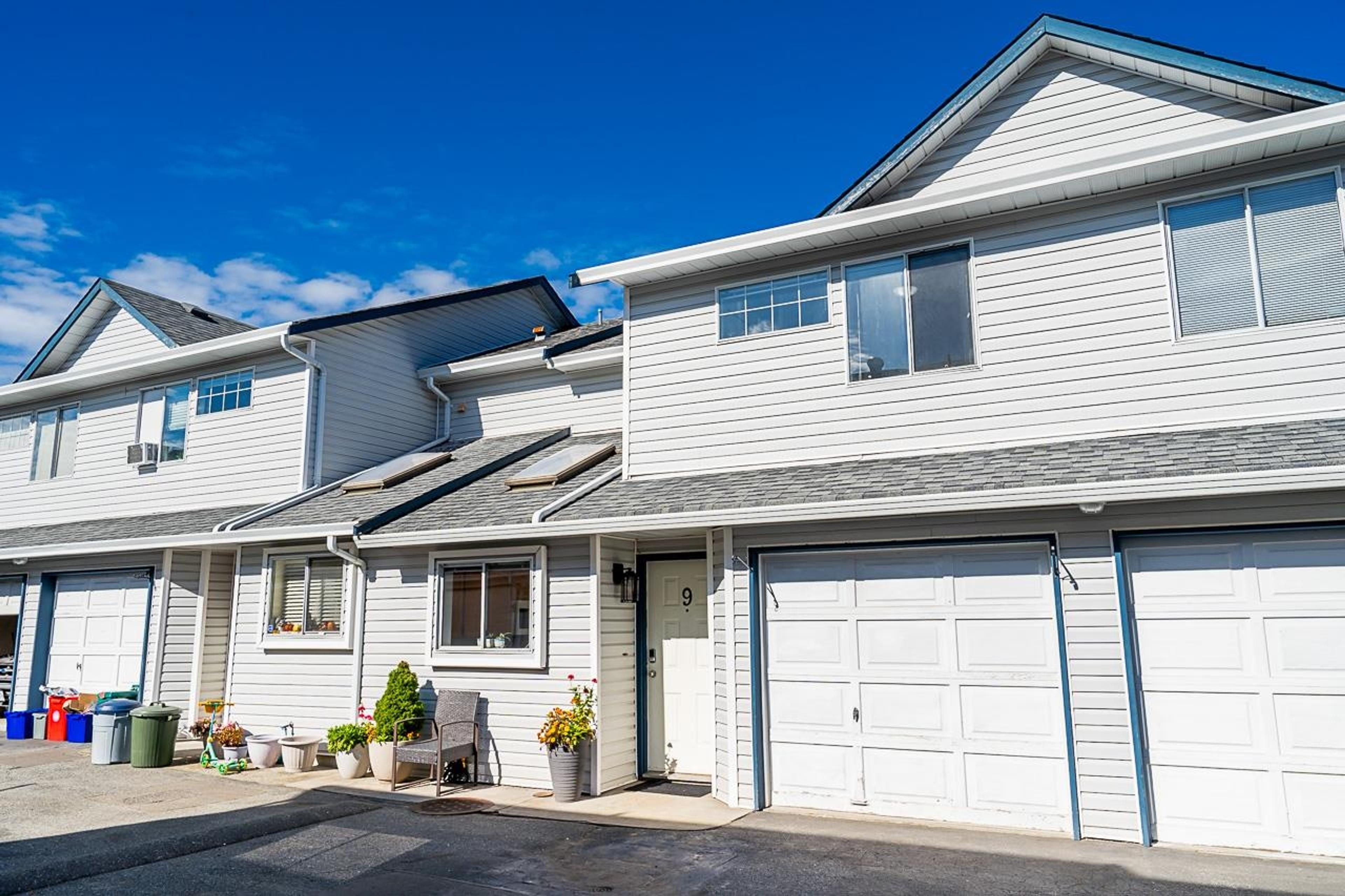 20625 118 Avenue, Maple Ridge - Exteriors - Full Complex View - Photo 2