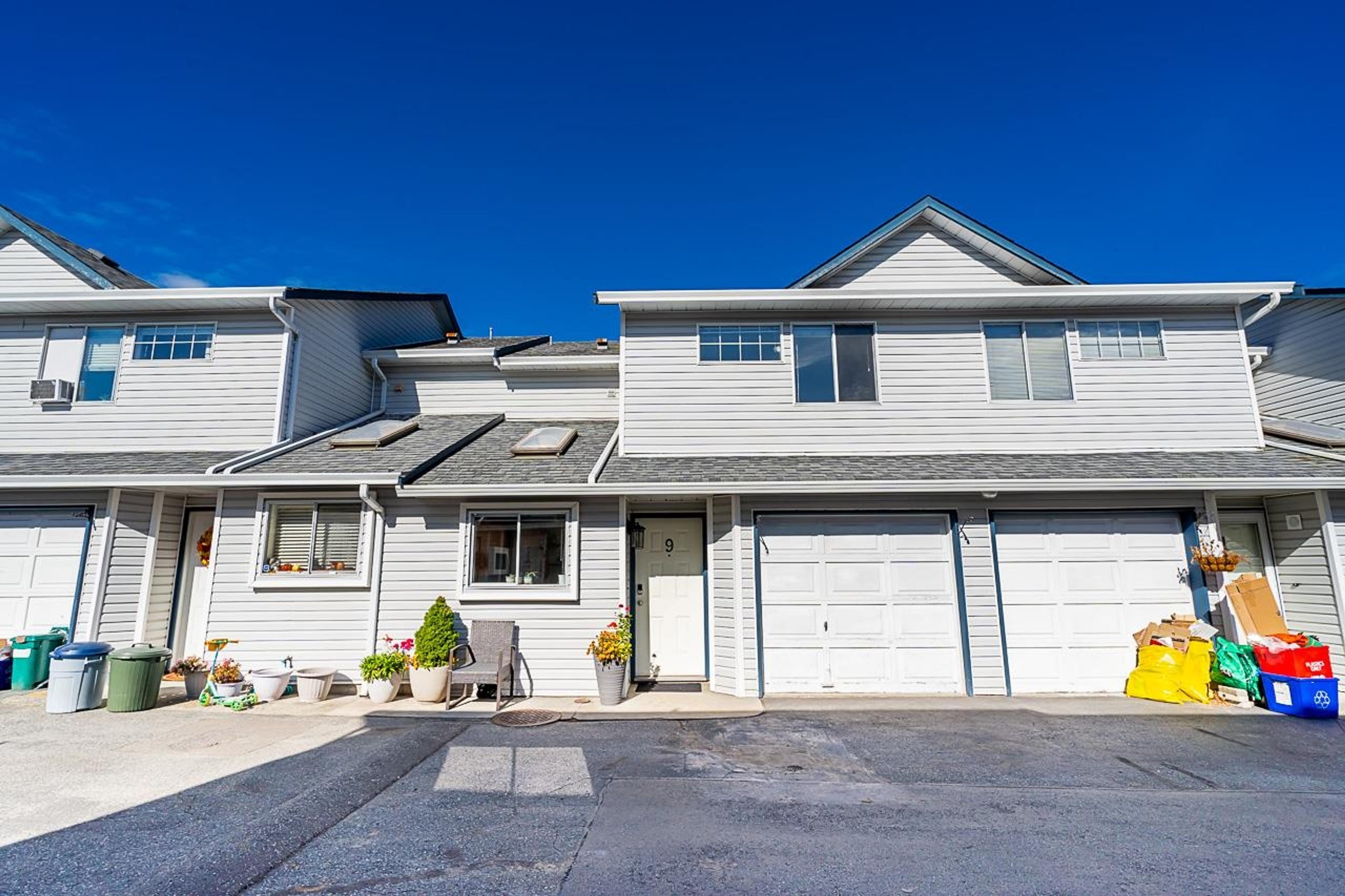 20625 118 Avenue, Maple Ridge - Exteriors - Full Complex View - Photo 3