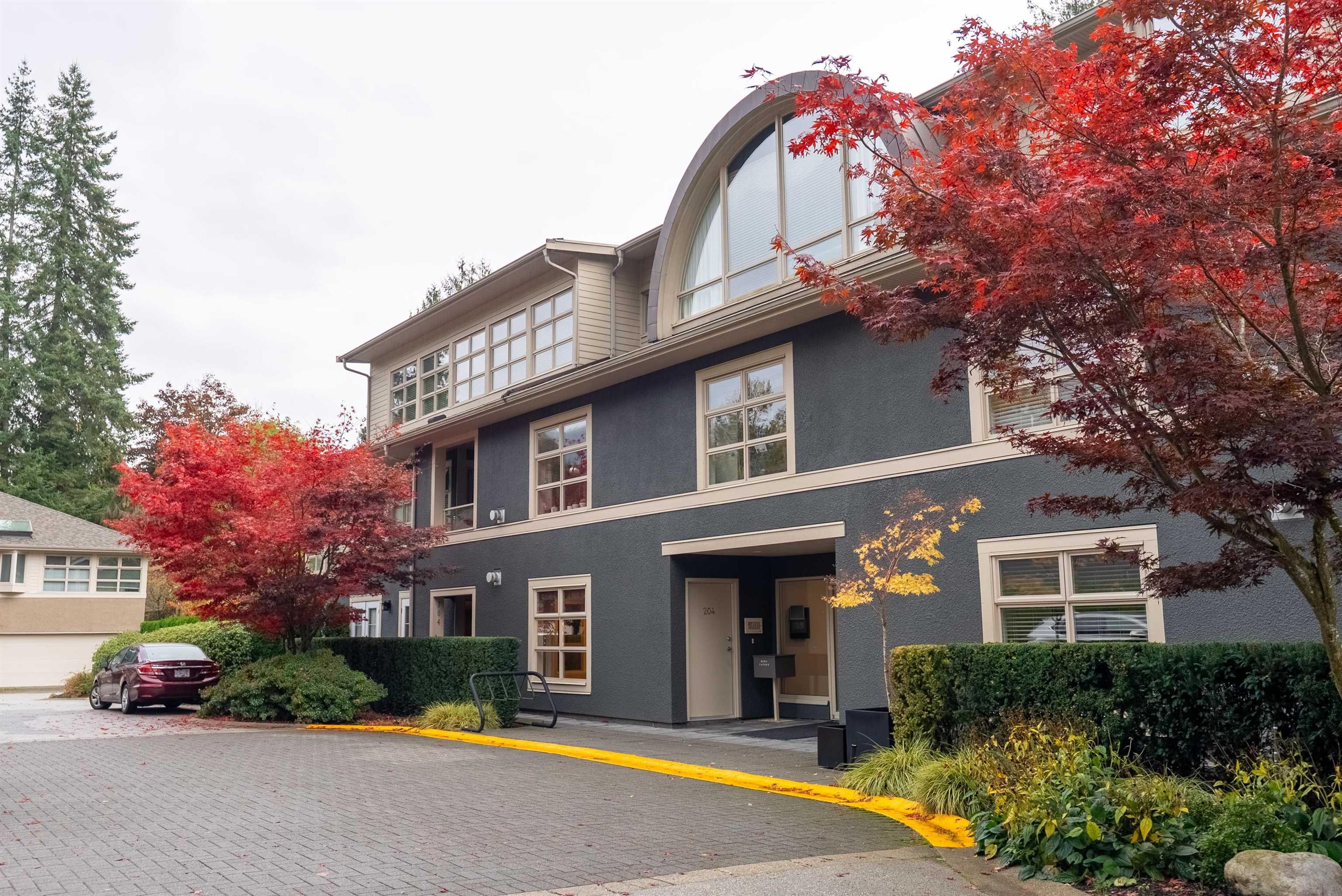3750 Edgemont Boulevard, North Vancouver - Exteriors - Photo 1
